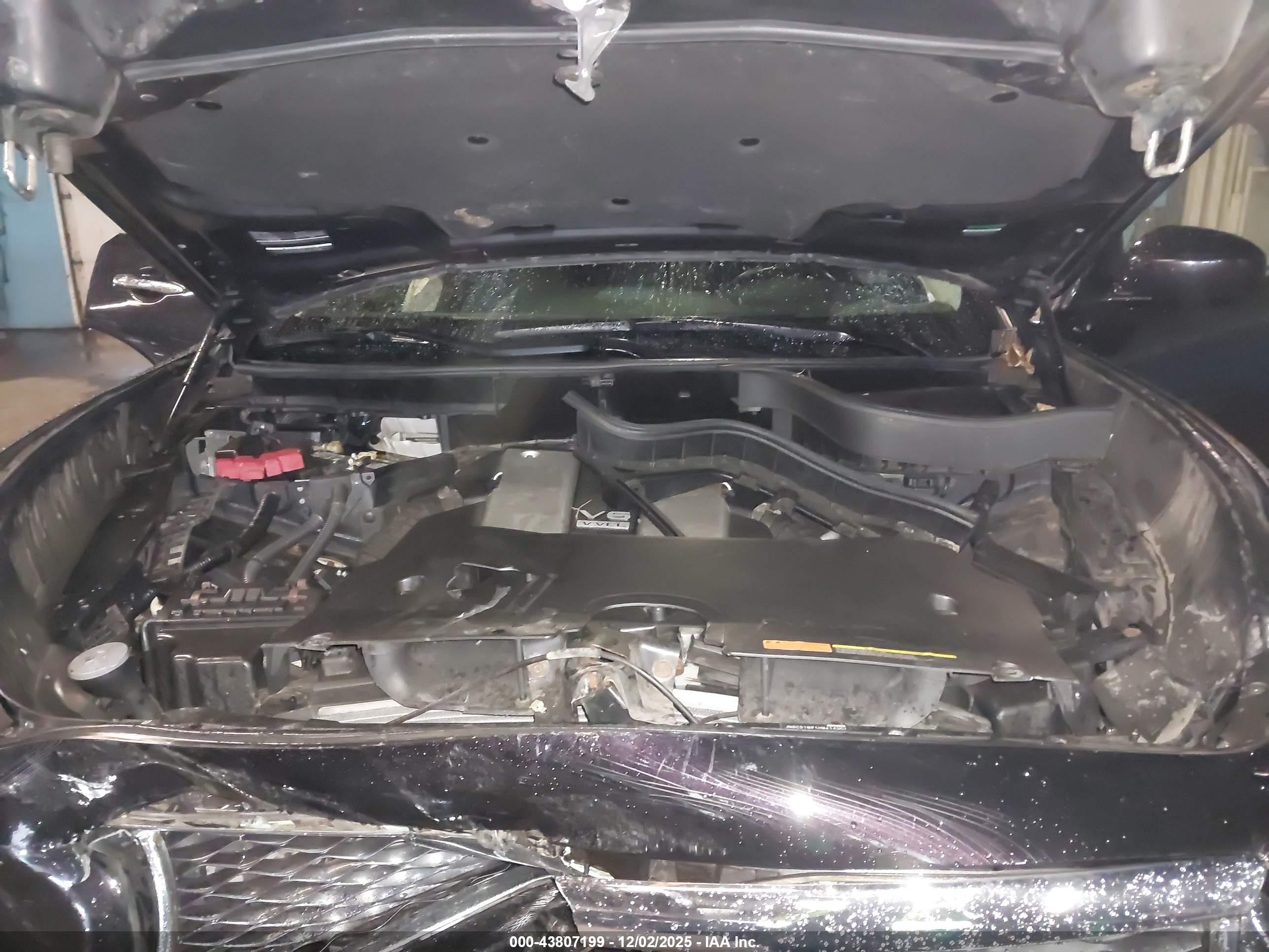 INFINITI QX70 image 10