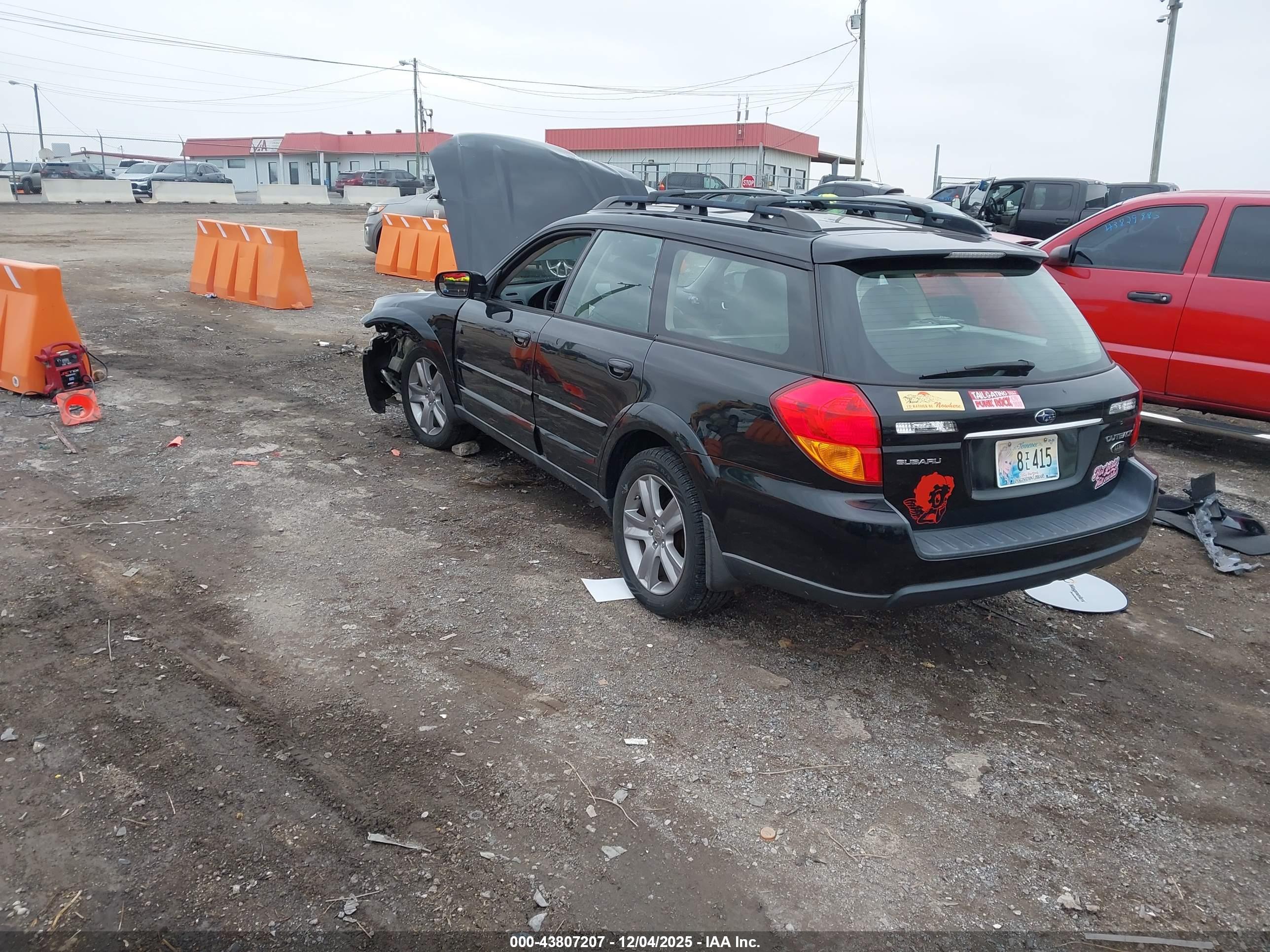 SUBARU OUTBACK image 3