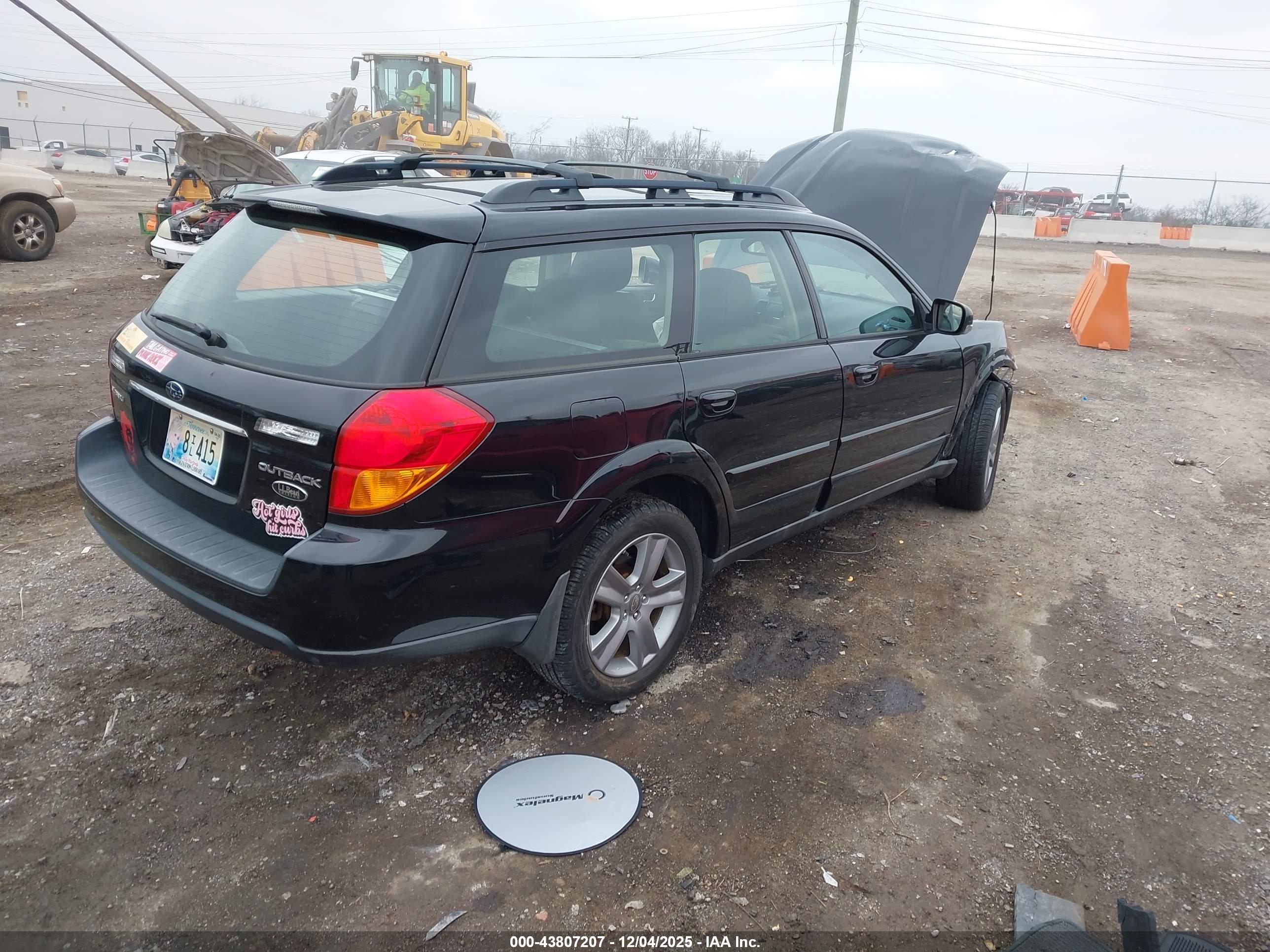 SUBARU OUTBACK image 4