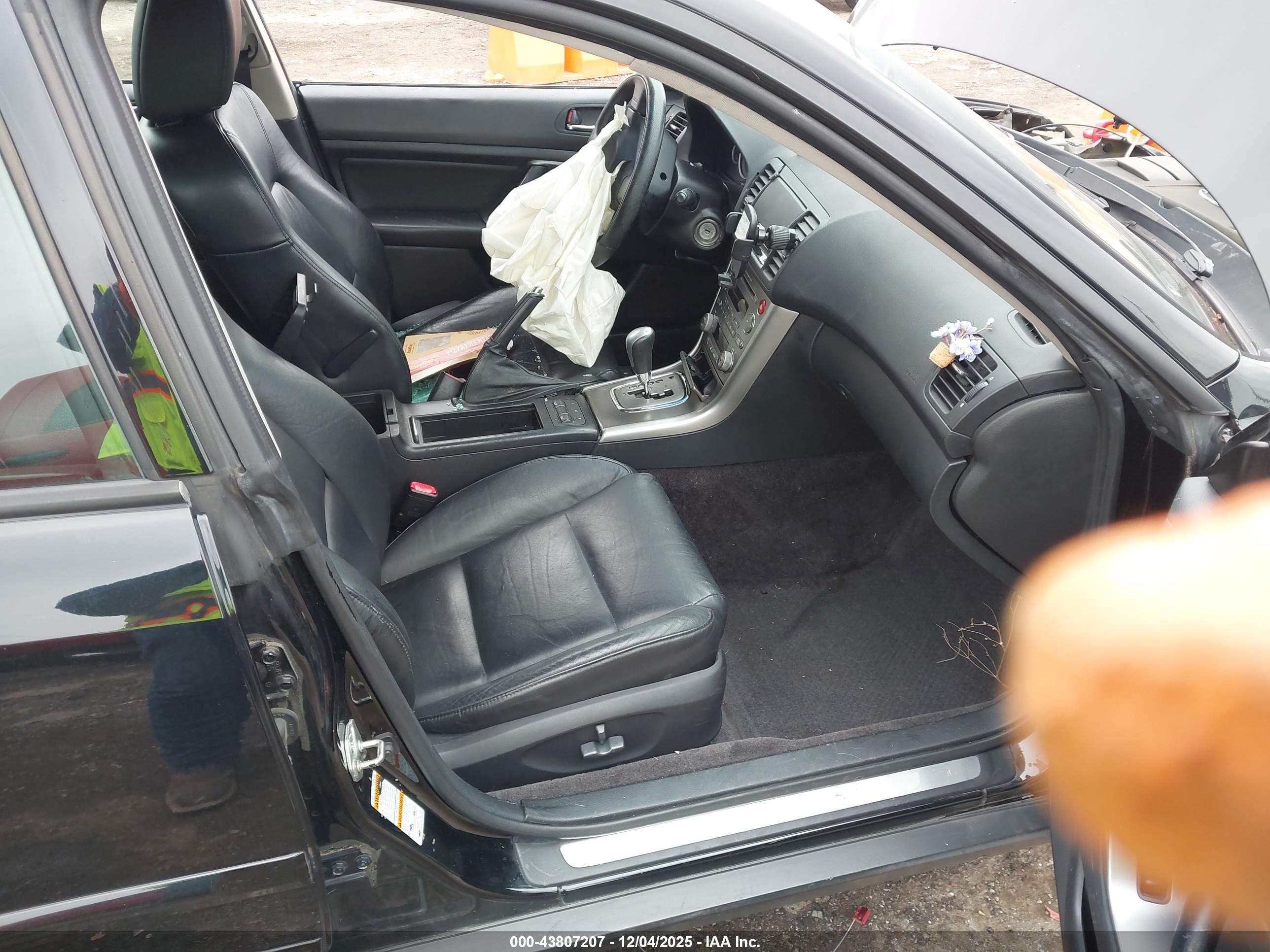 SUBARU OUTBACK image 5
