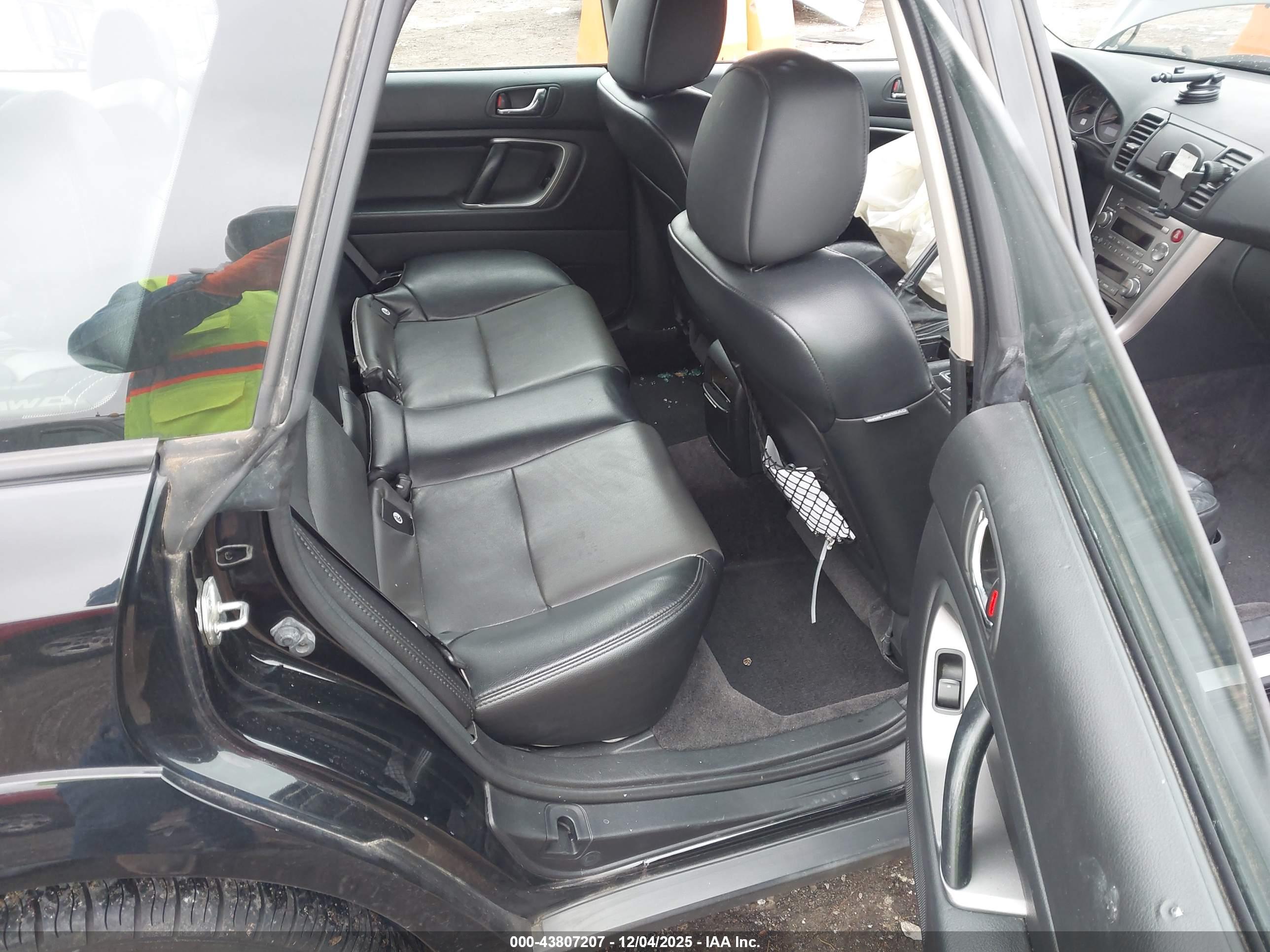 SUBARU OUTBACK image 8