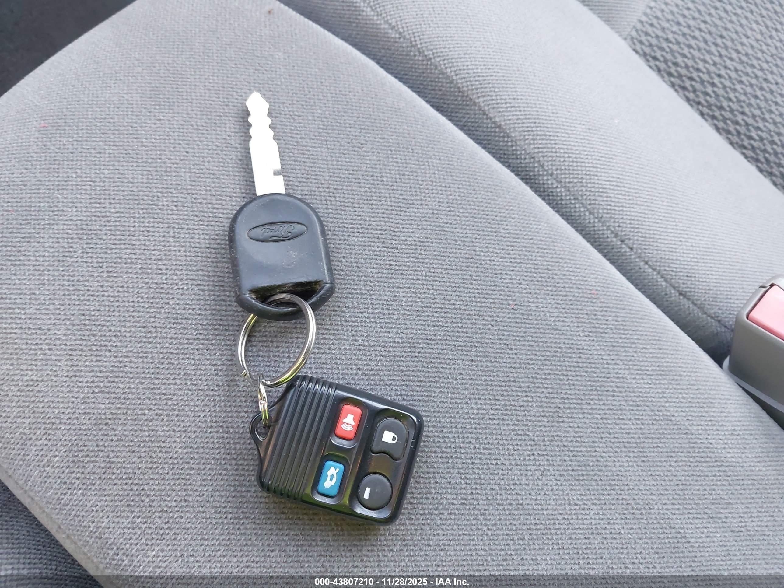 FORD TAURUS image 11