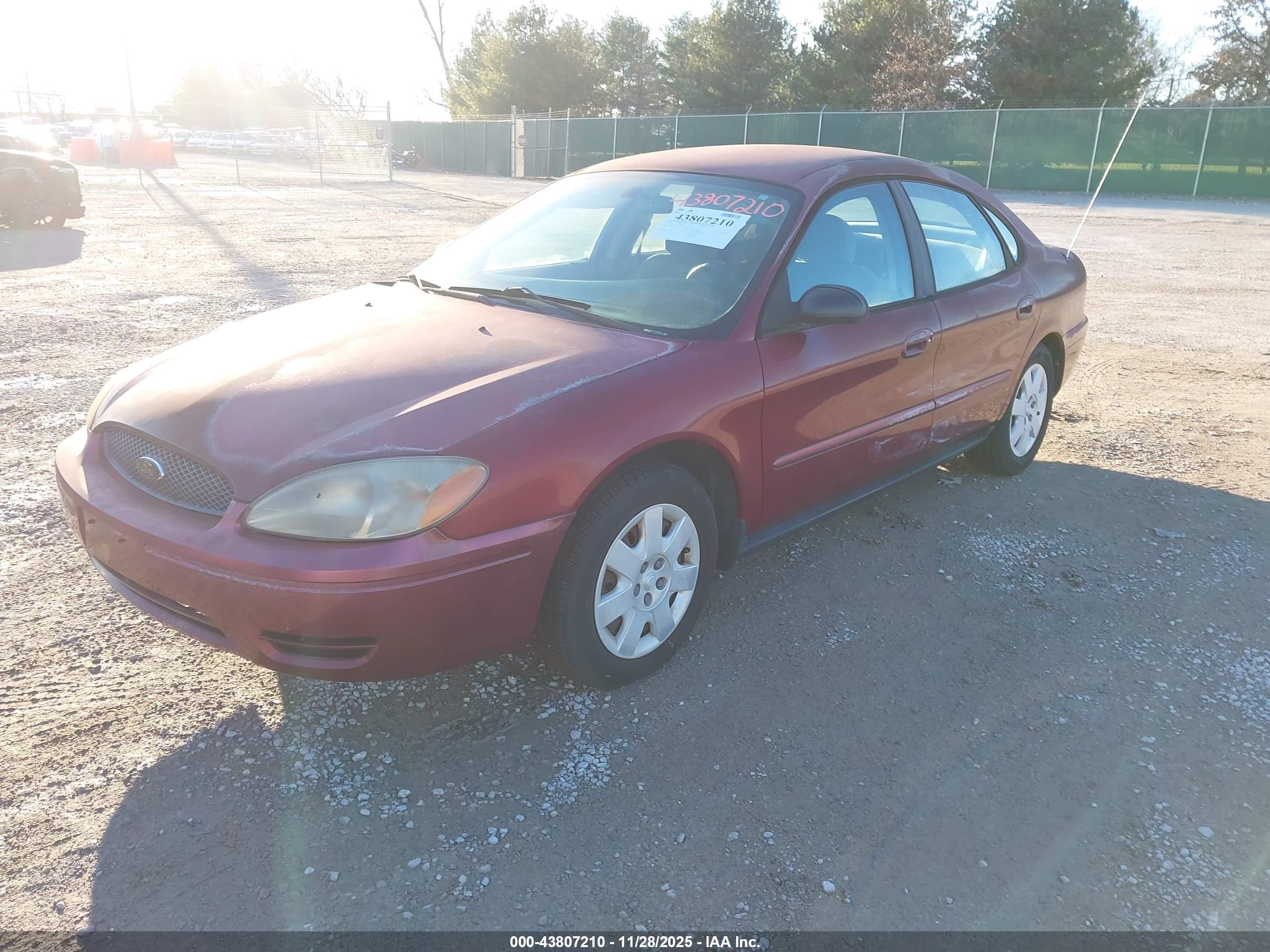 FORD TAURUS image 2