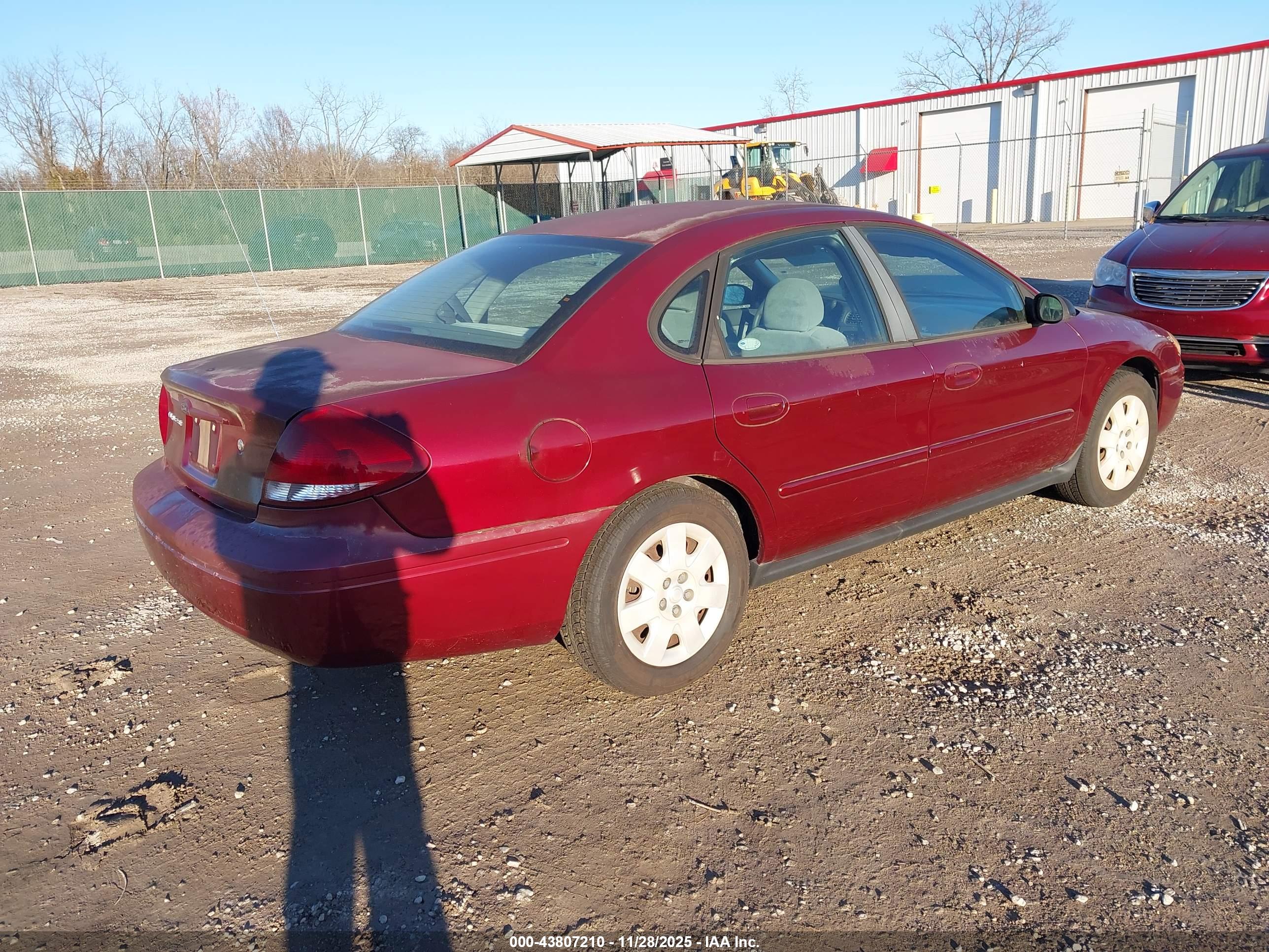 FORD TAURUS image 4
