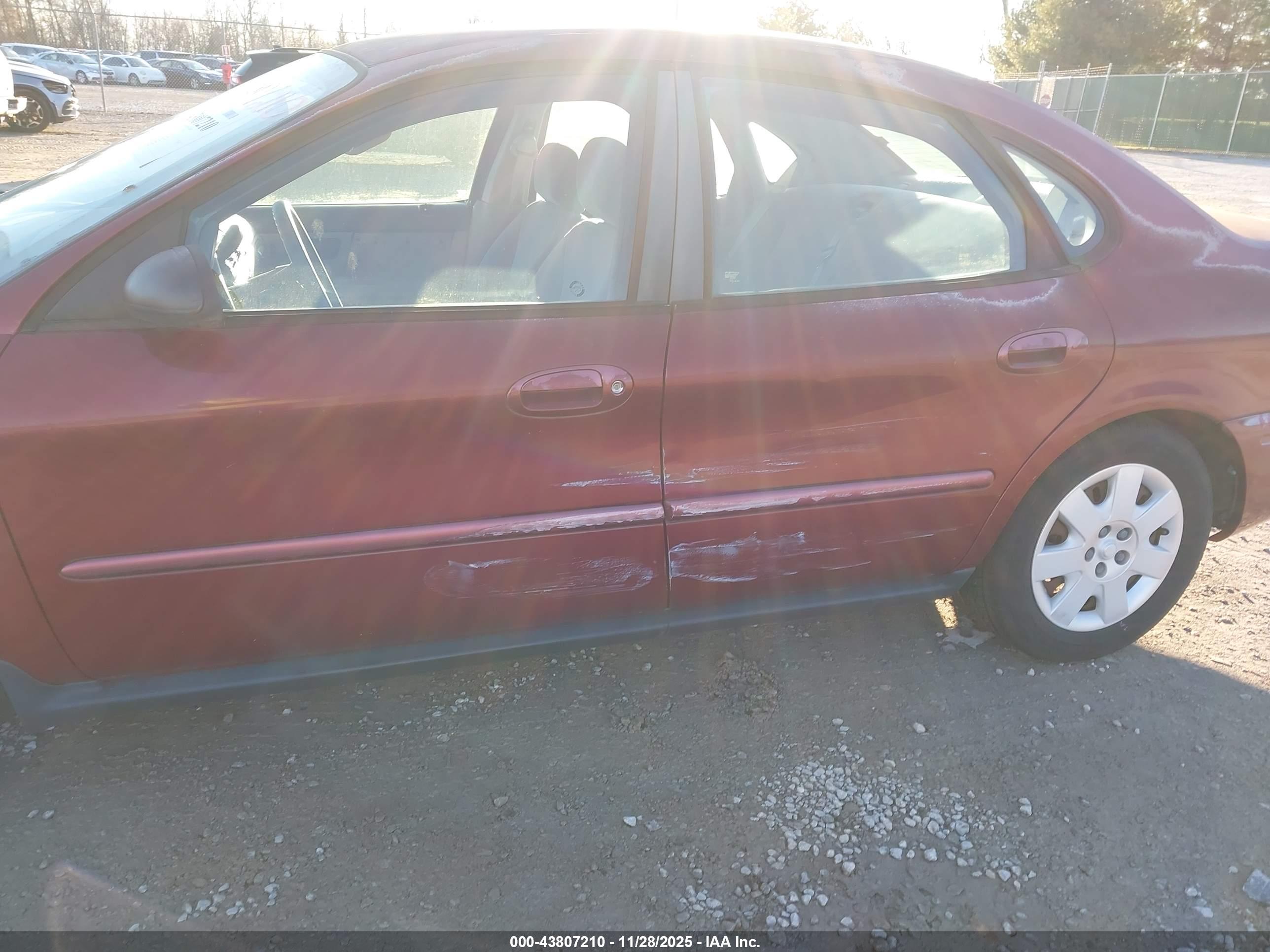 FORD TAURUS image 6