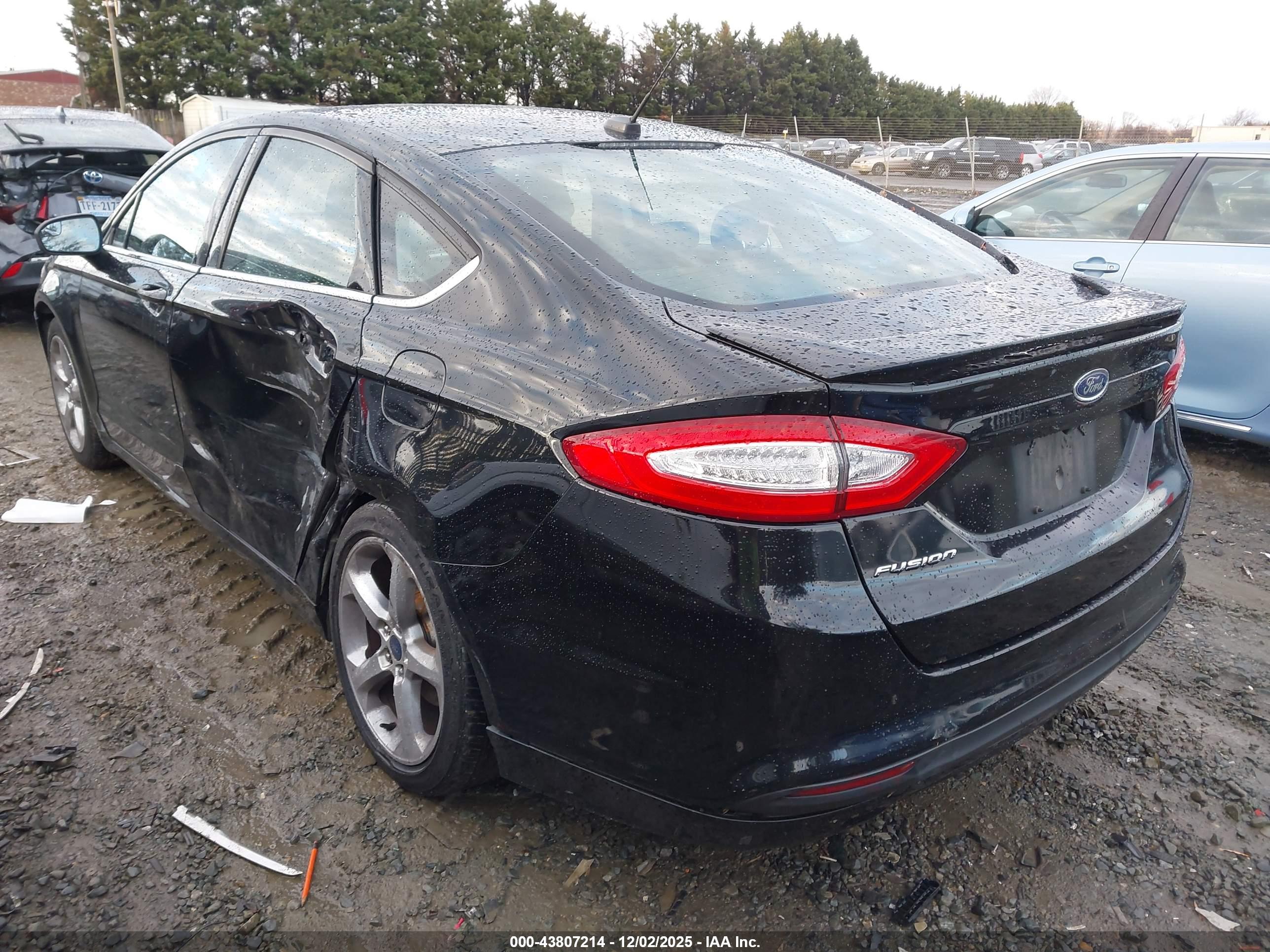 FORD FUSION image 3