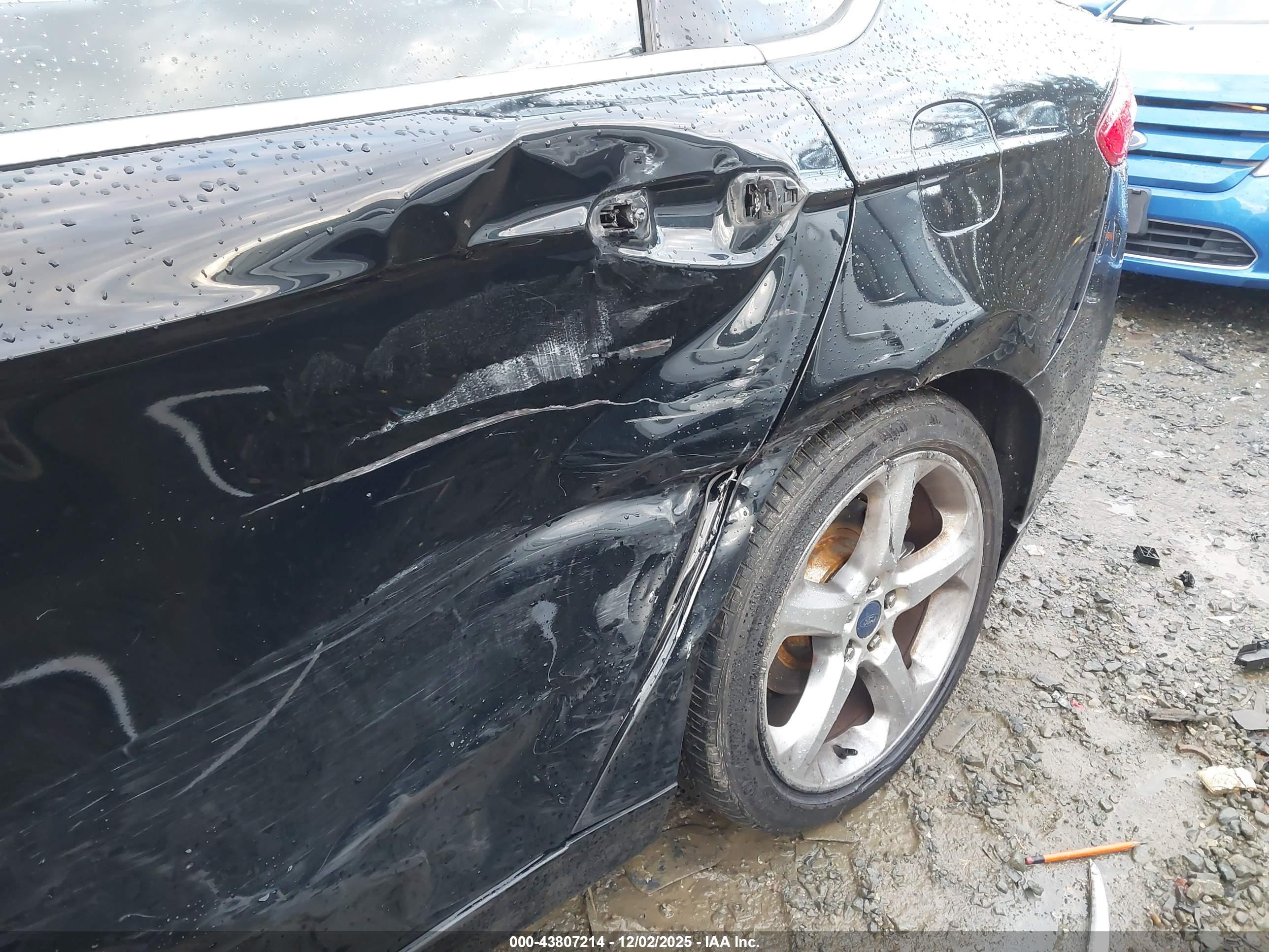 FORD FUSION image 6