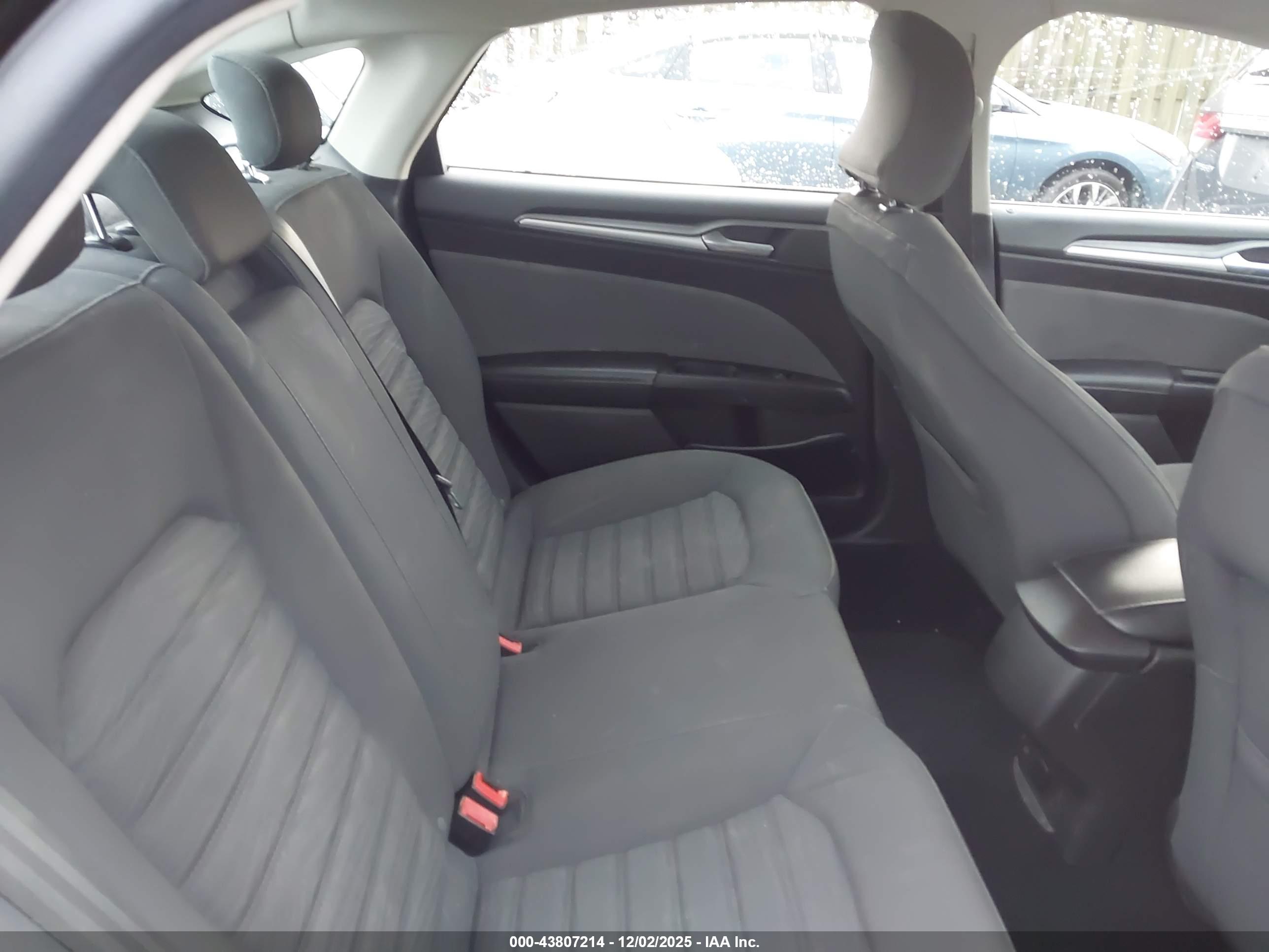 FORD FUSION image 8