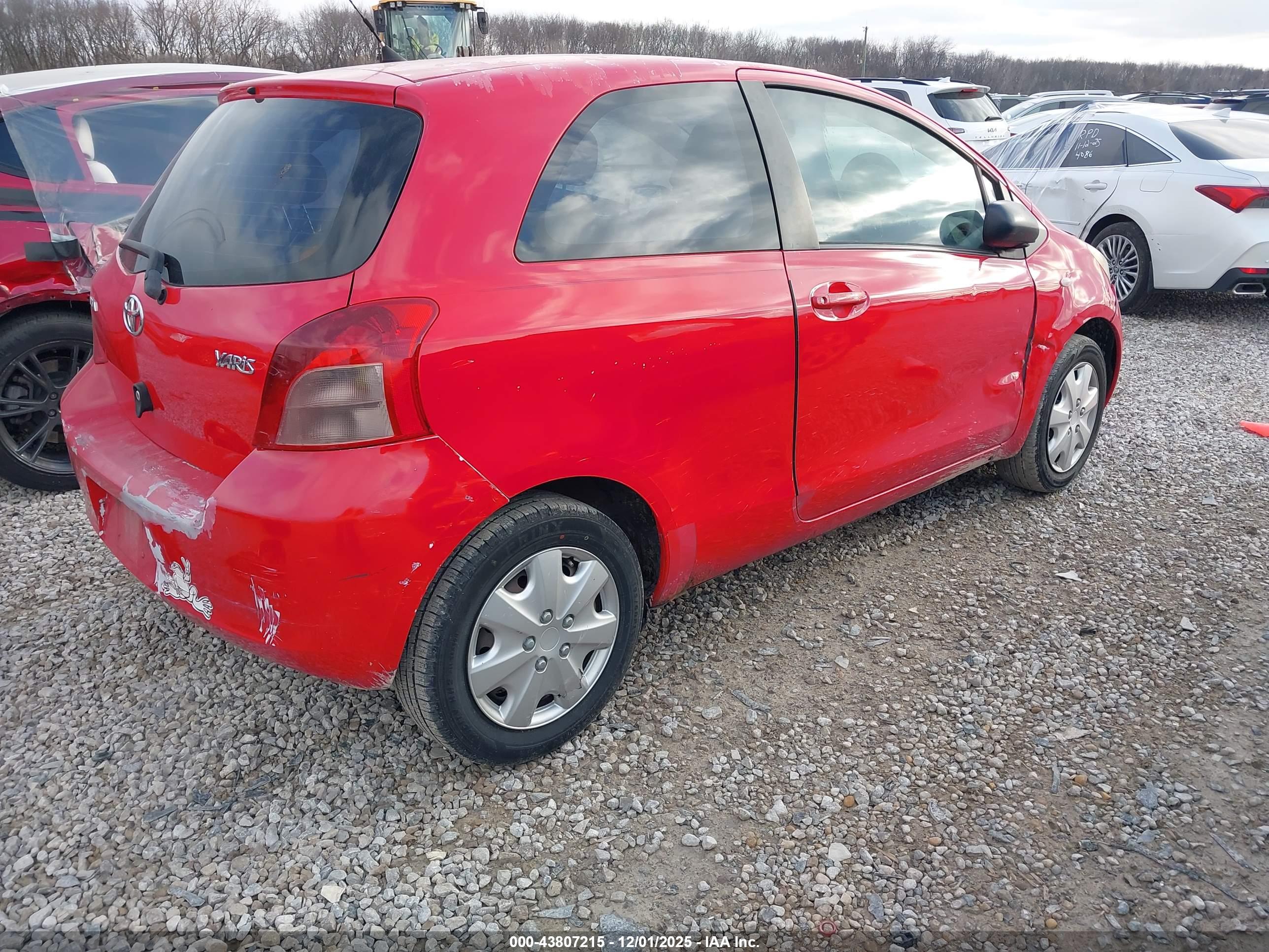 TOYOTA YARIS image 4