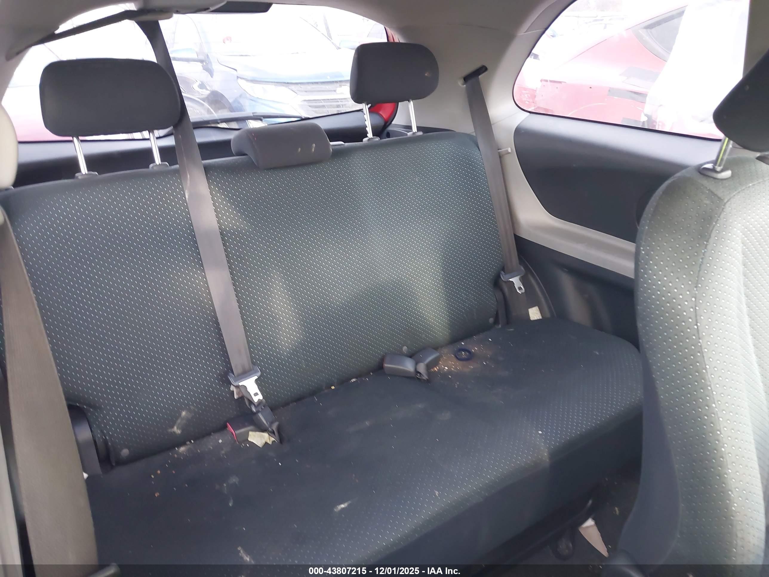 TOYOTA YARIS image 8