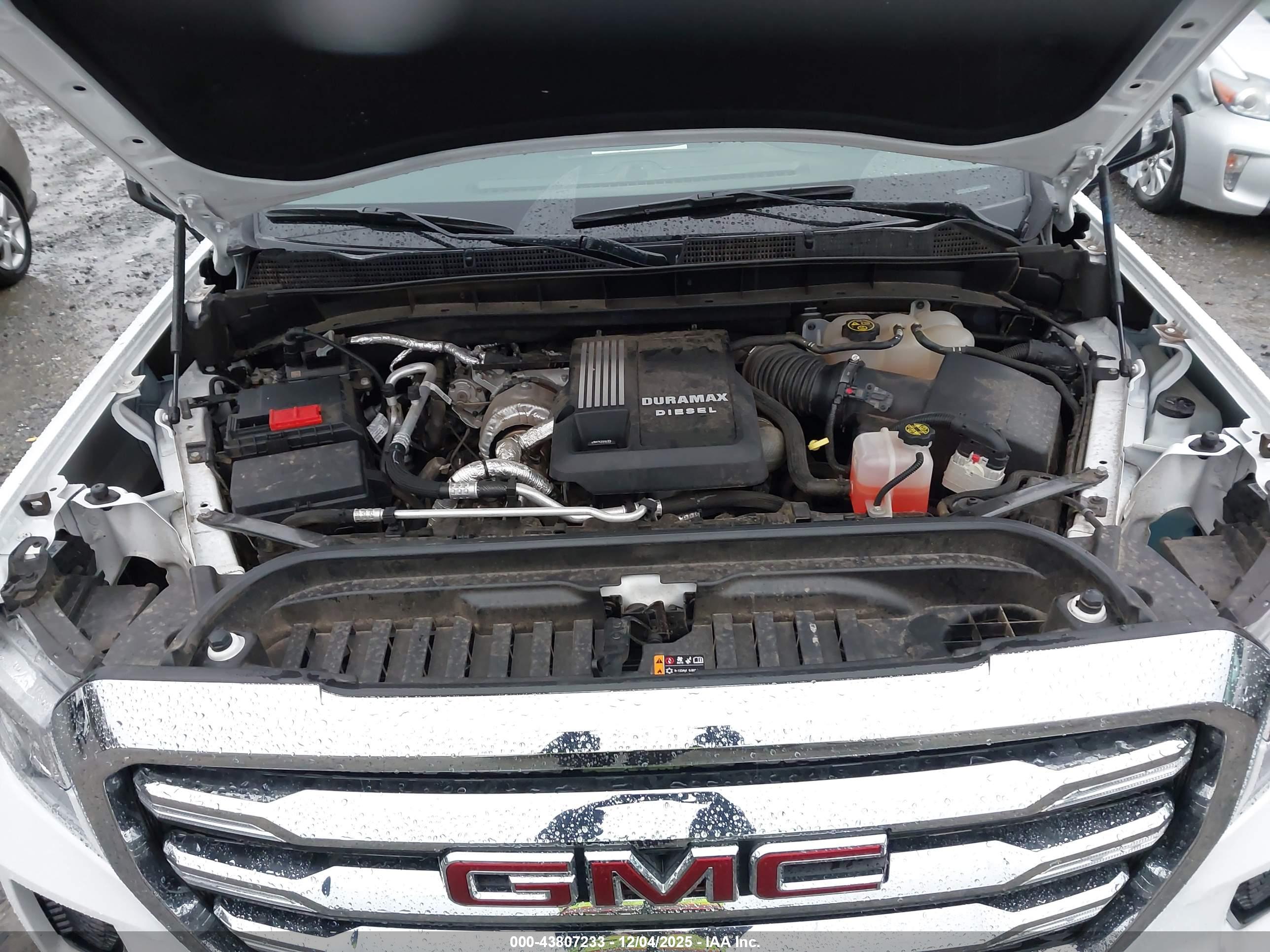 GMC SIERRA image 10