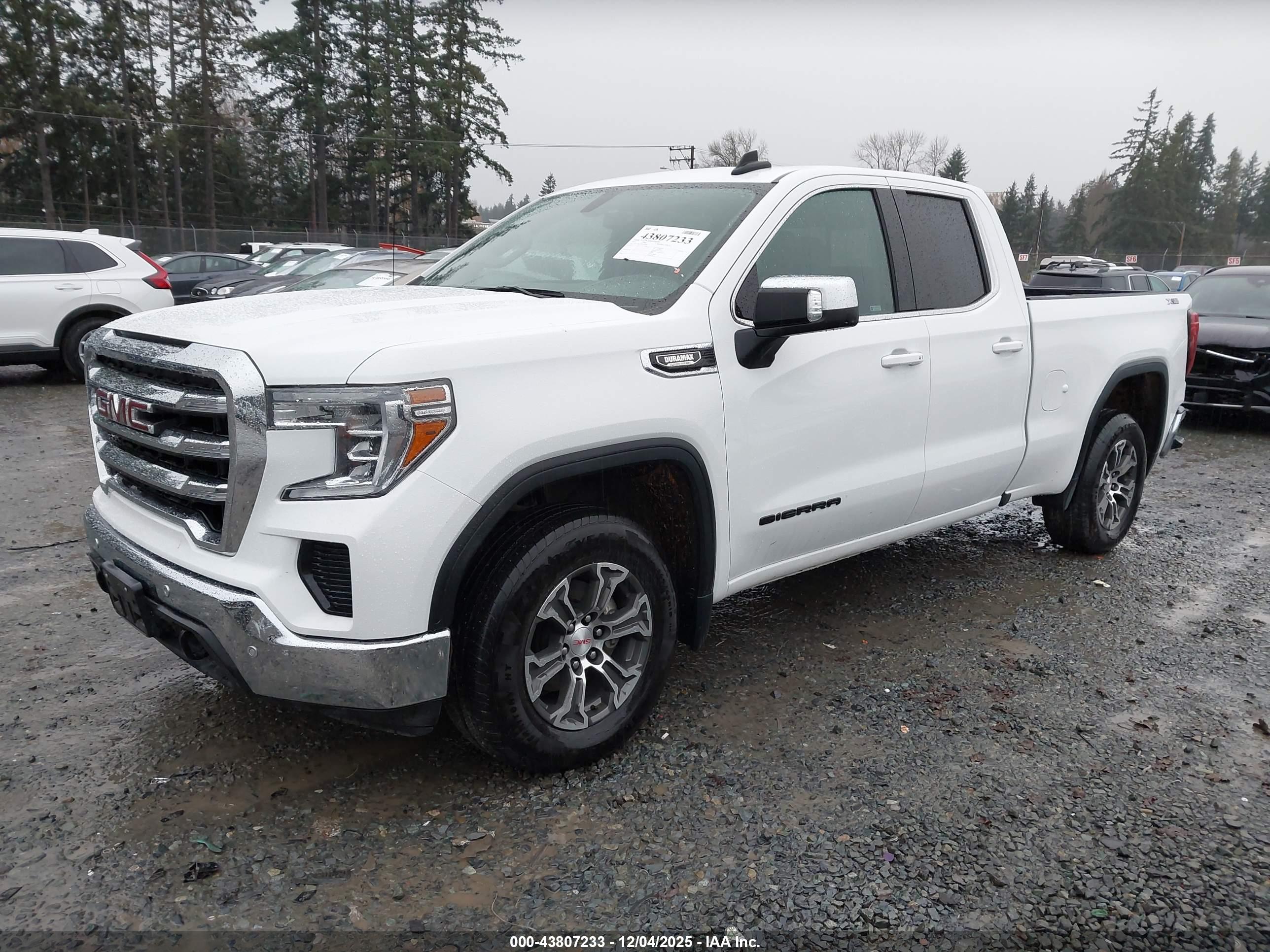 GMC SIERRA image 2