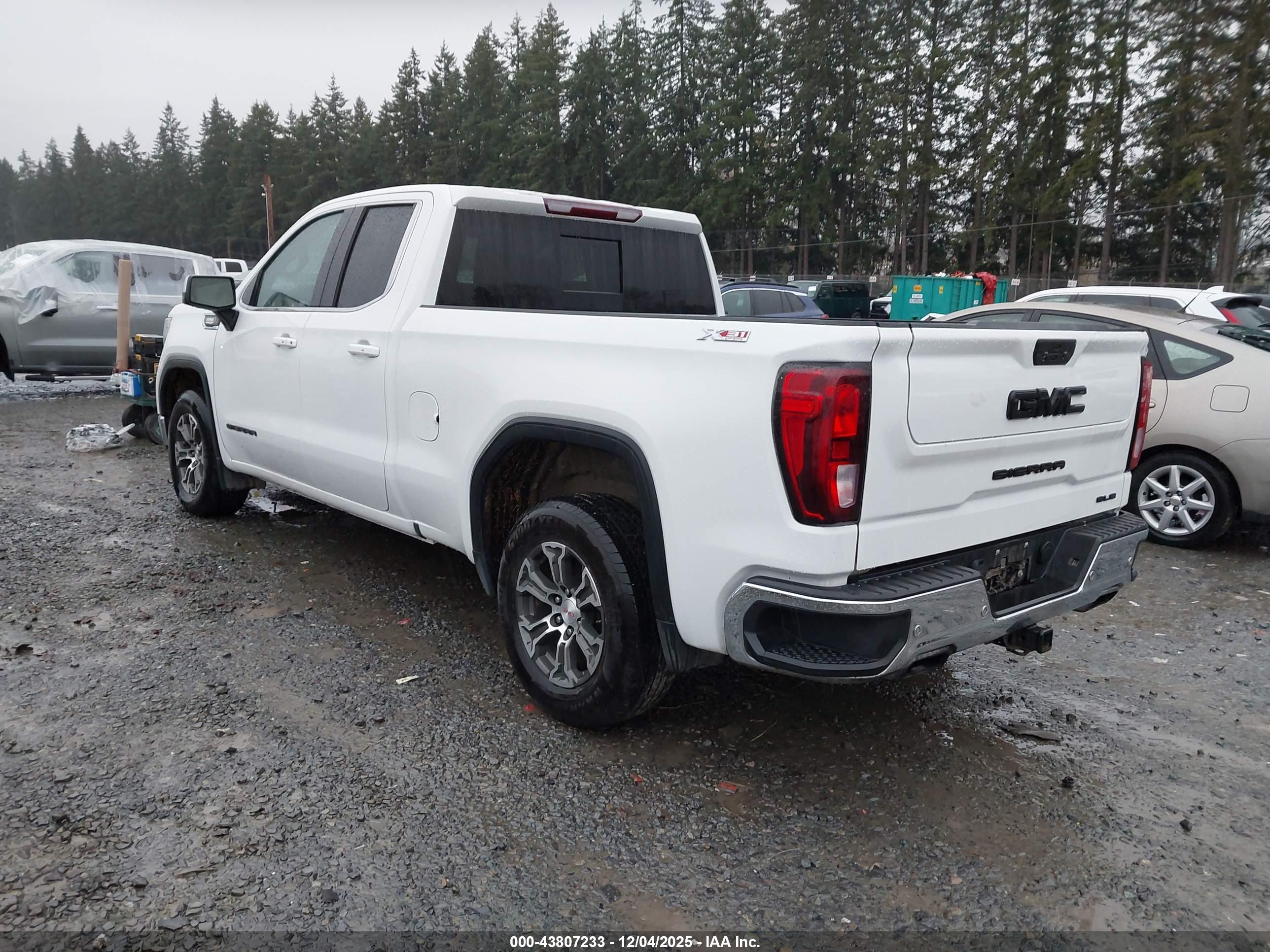 GMC SIERRA image 3