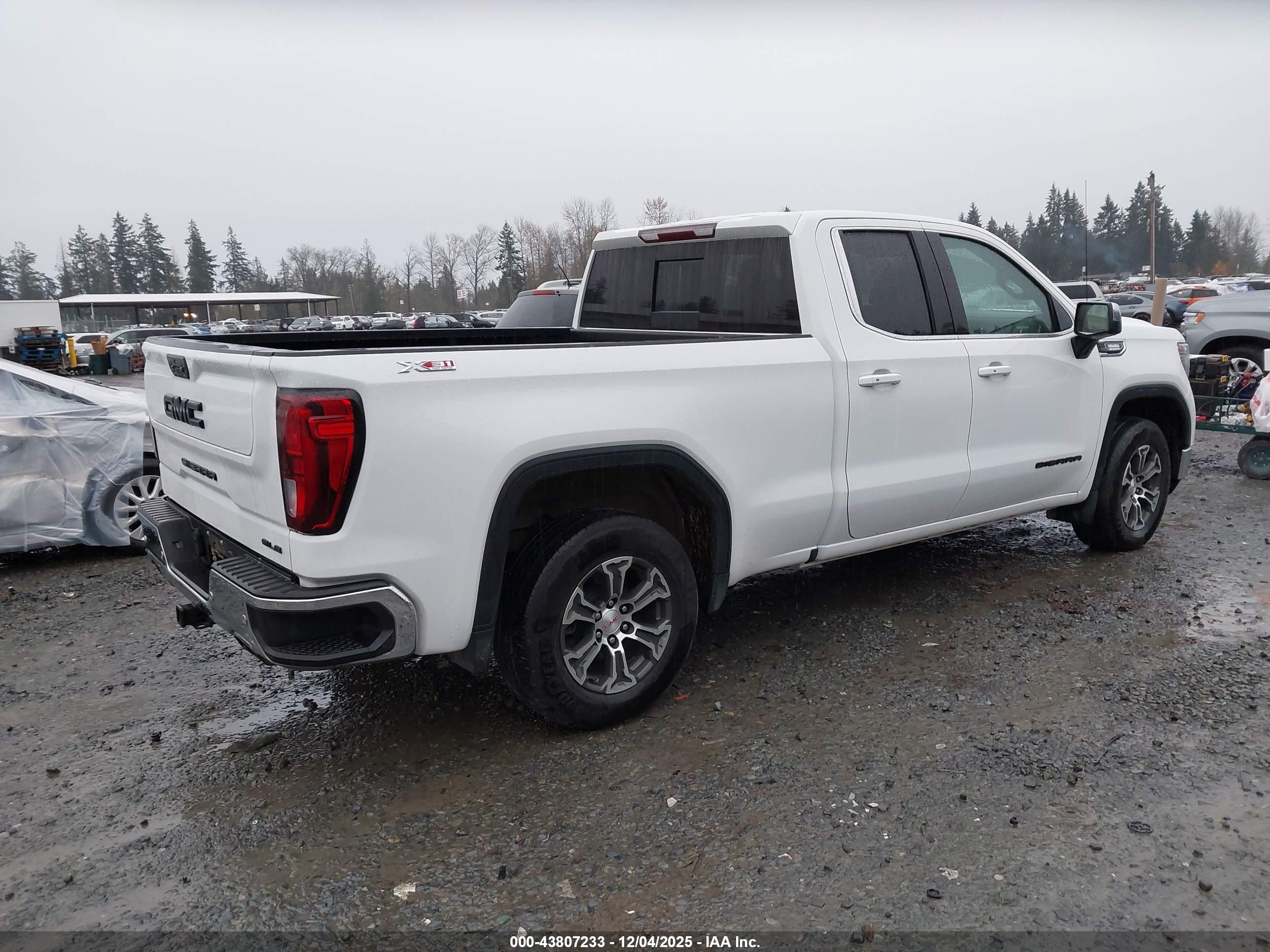GMC SIERRA image 4