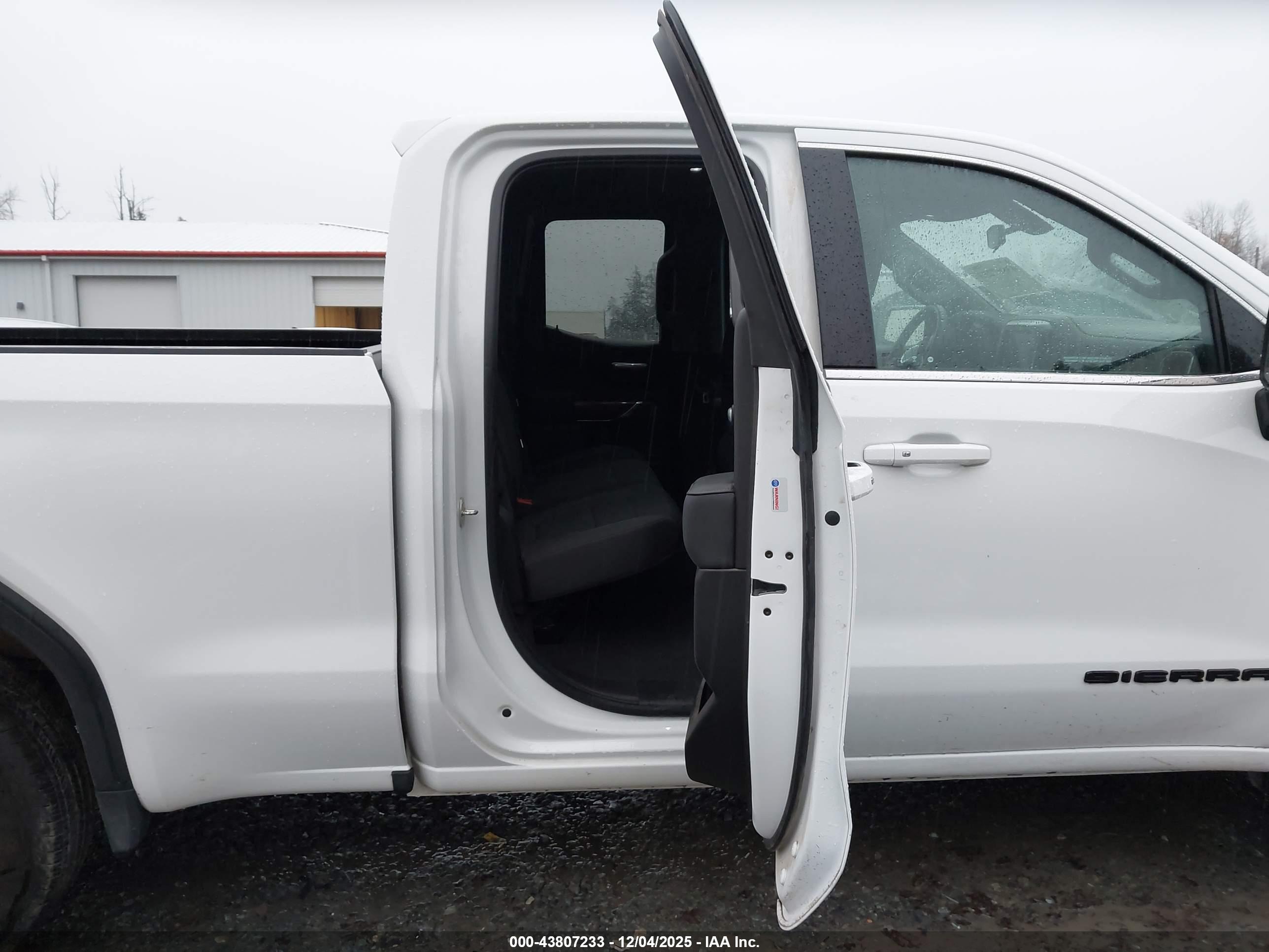 GMC SIERRA image 8