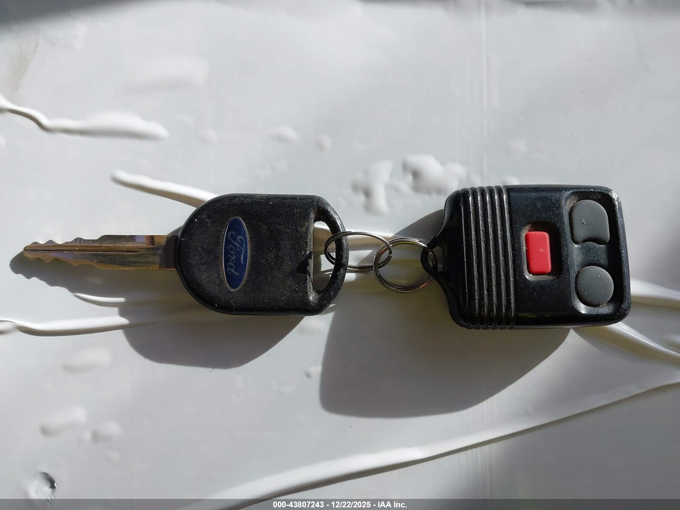 FORD EXPLORER image 11
