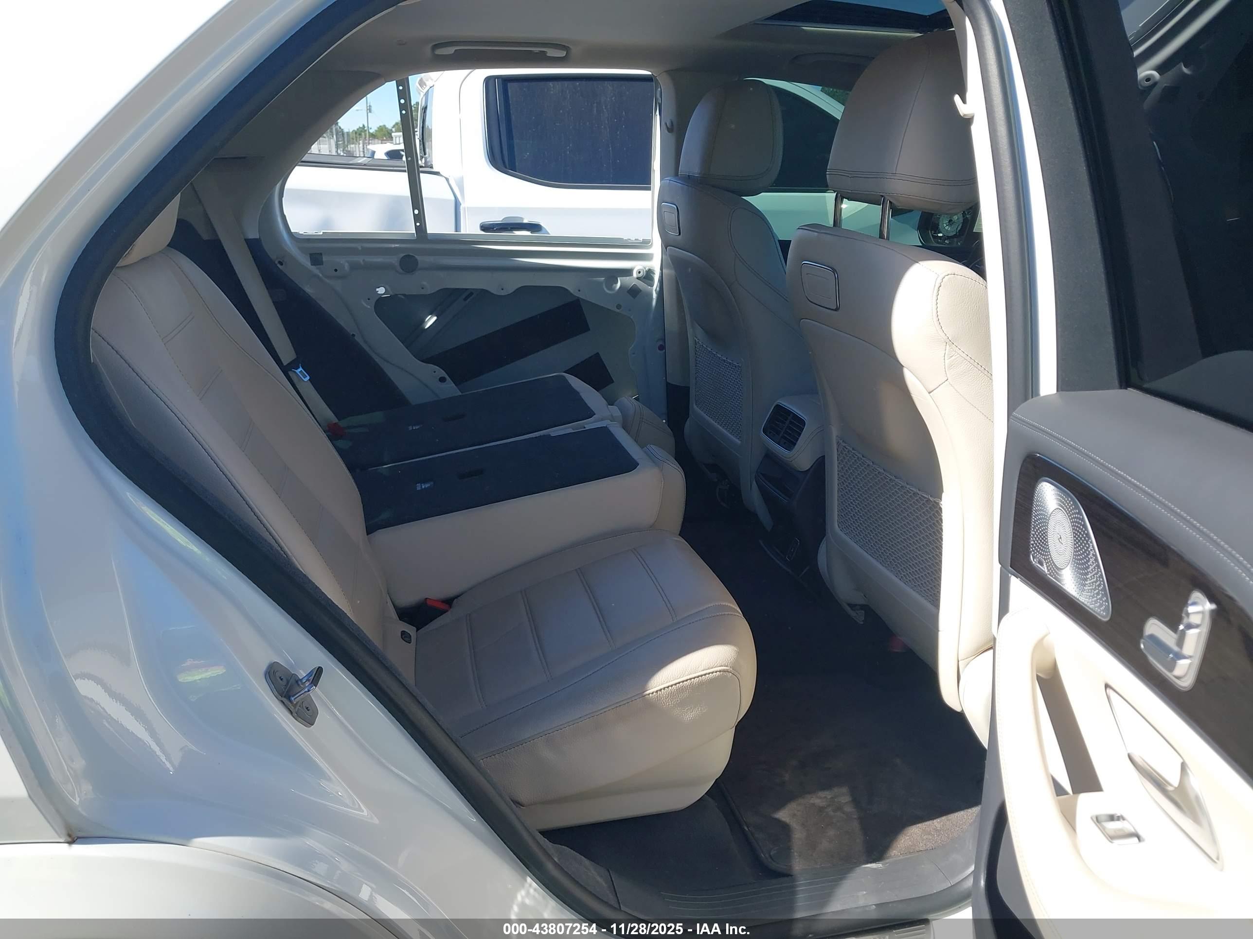 MERCEDES-BENZ GLE image 8