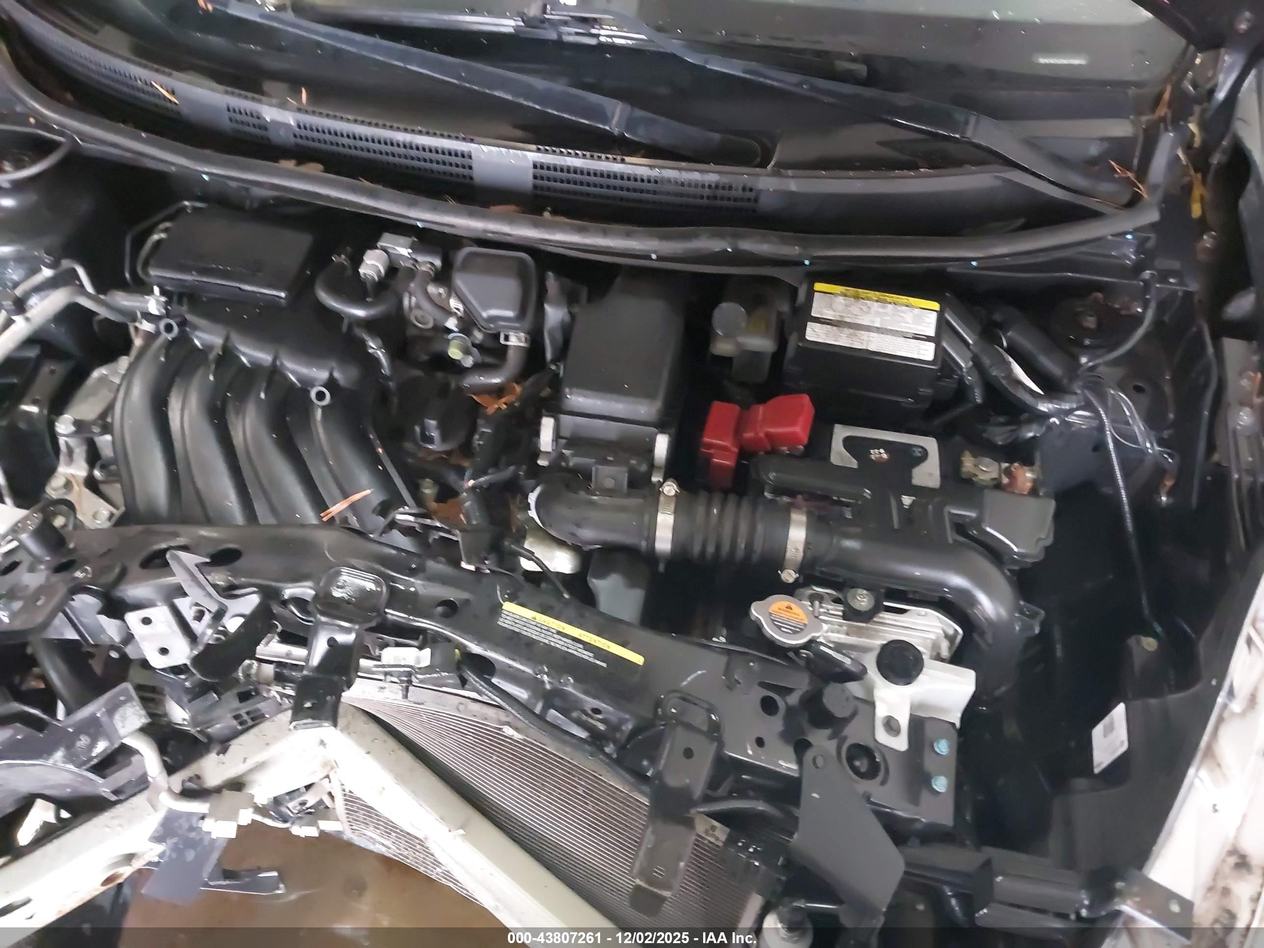 NISSAN VERSA image 10