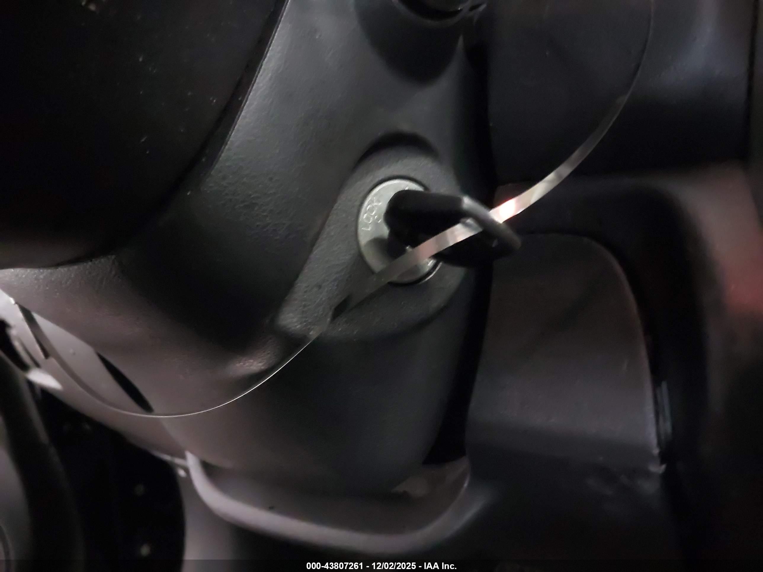 NISSAN VERSA image 11
