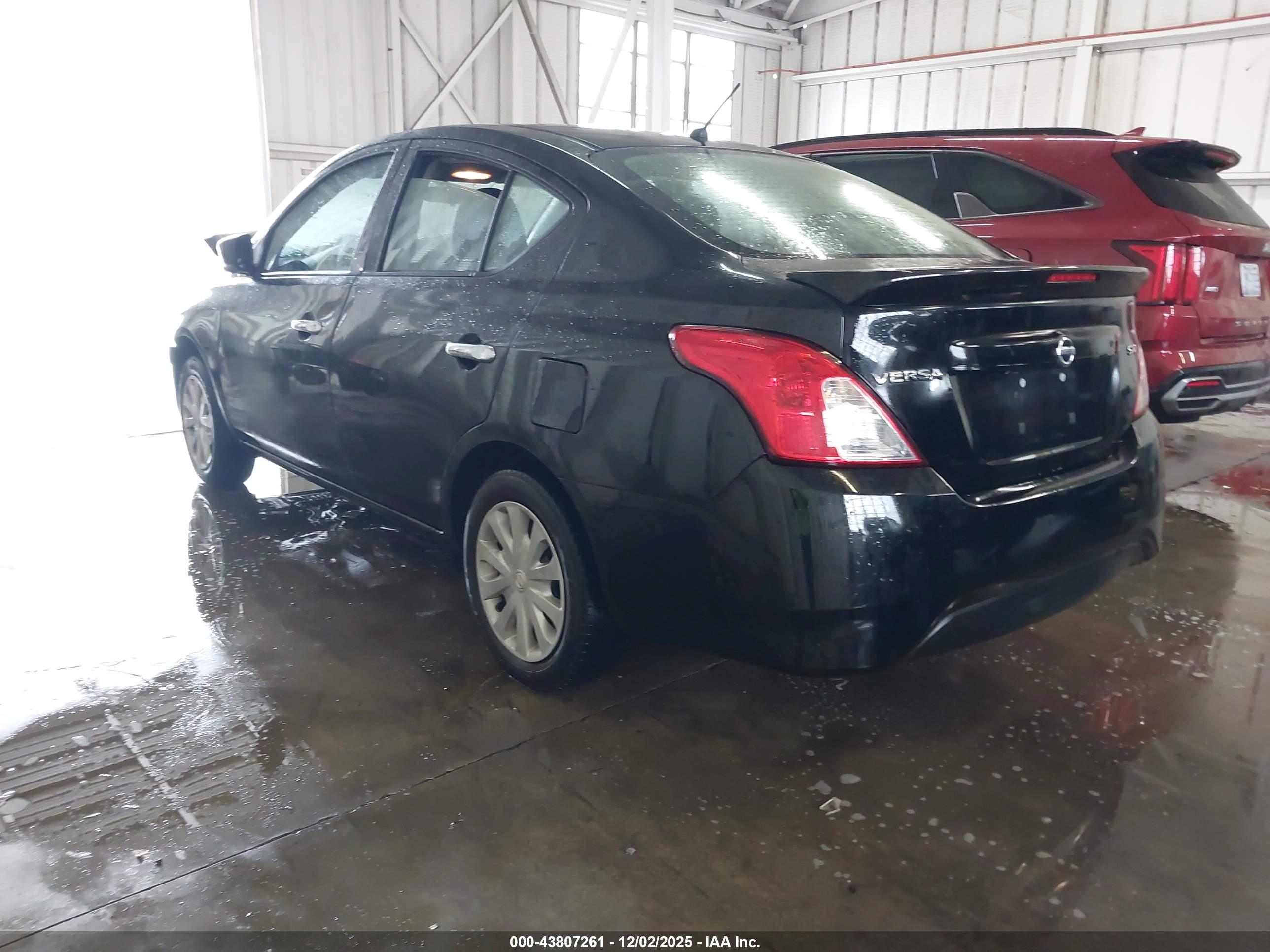 NISSAN VERSA image 3