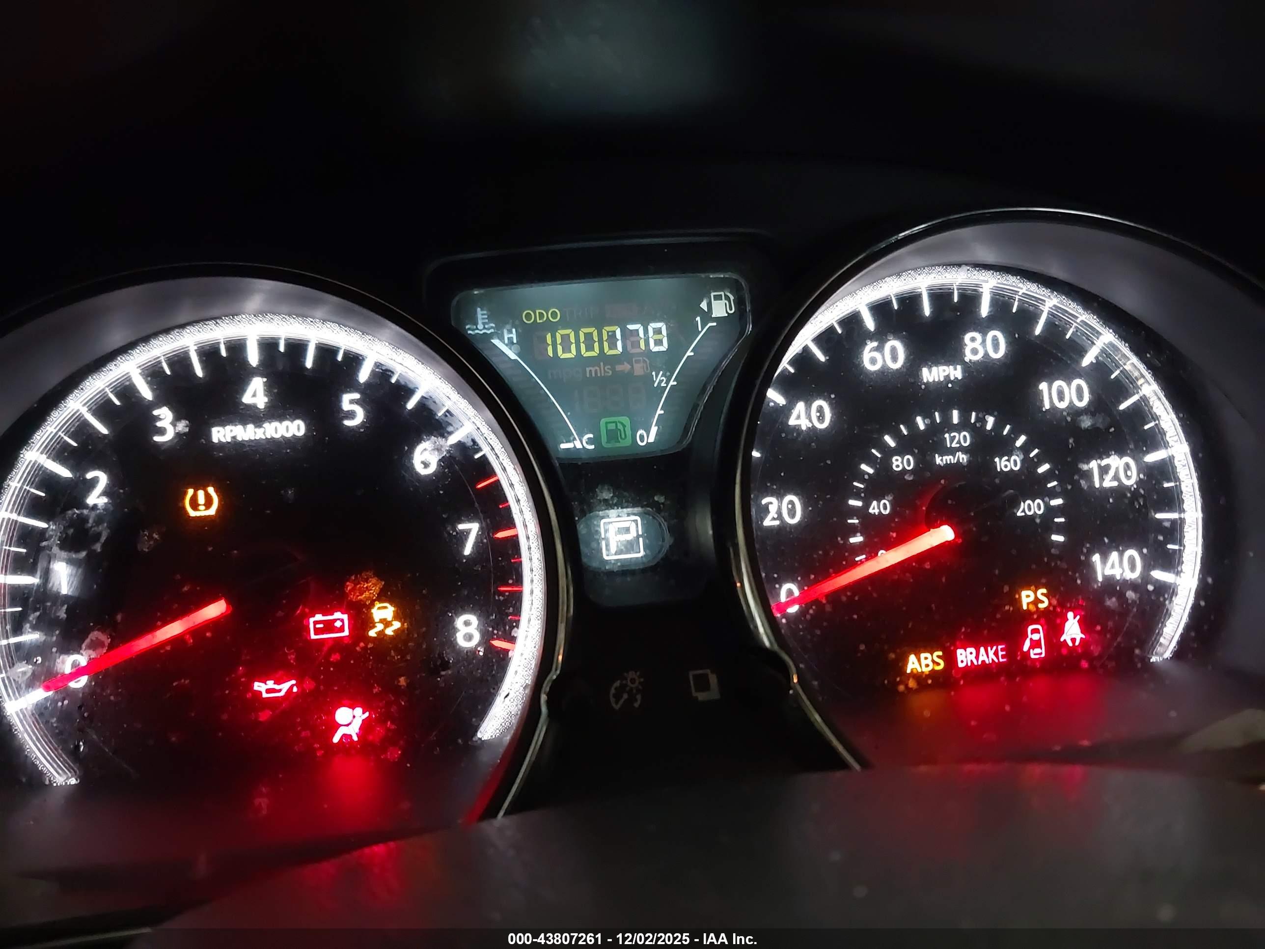 NISSAN VERSA image 7