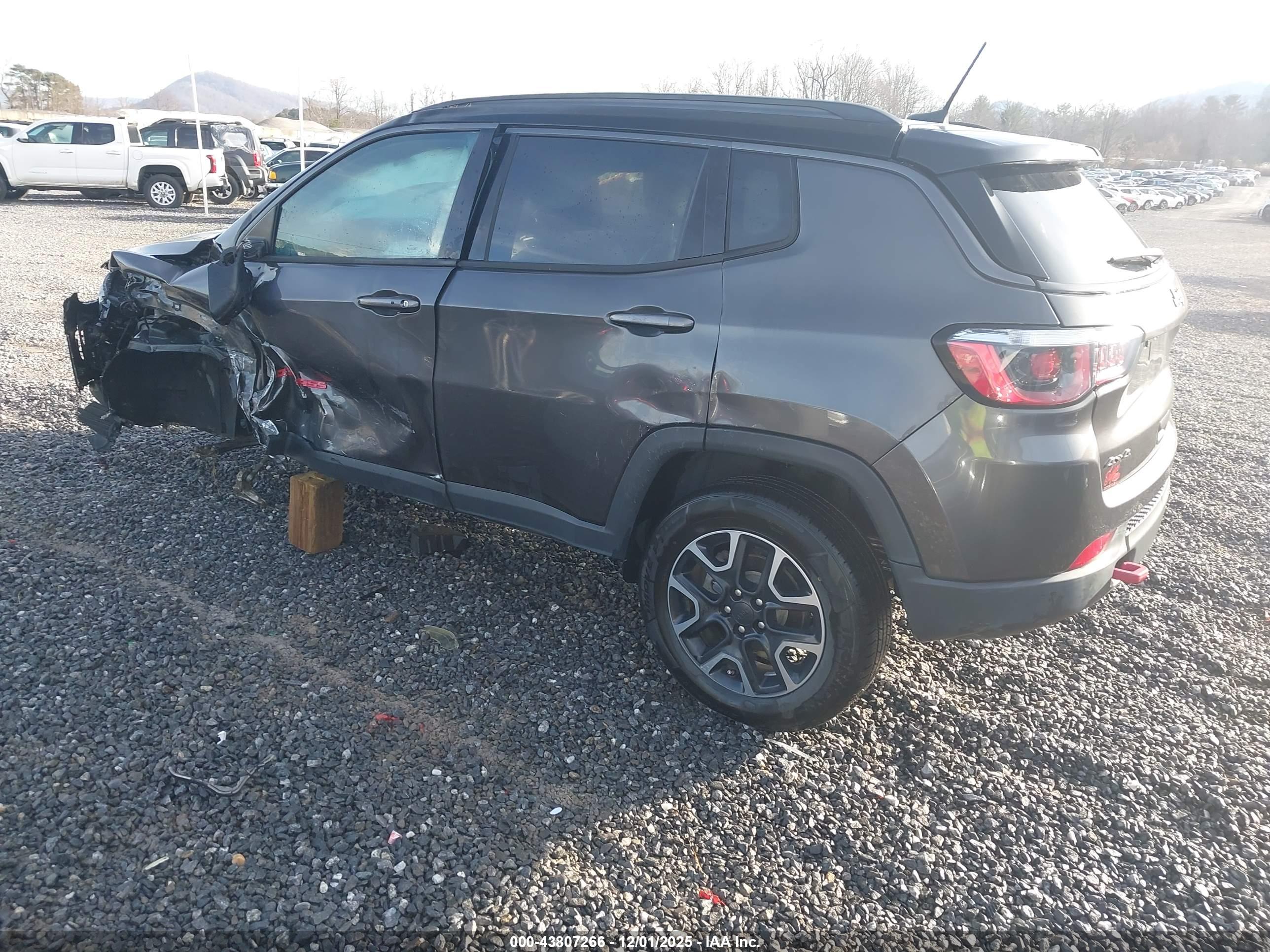 JEEP COMPASS image 3