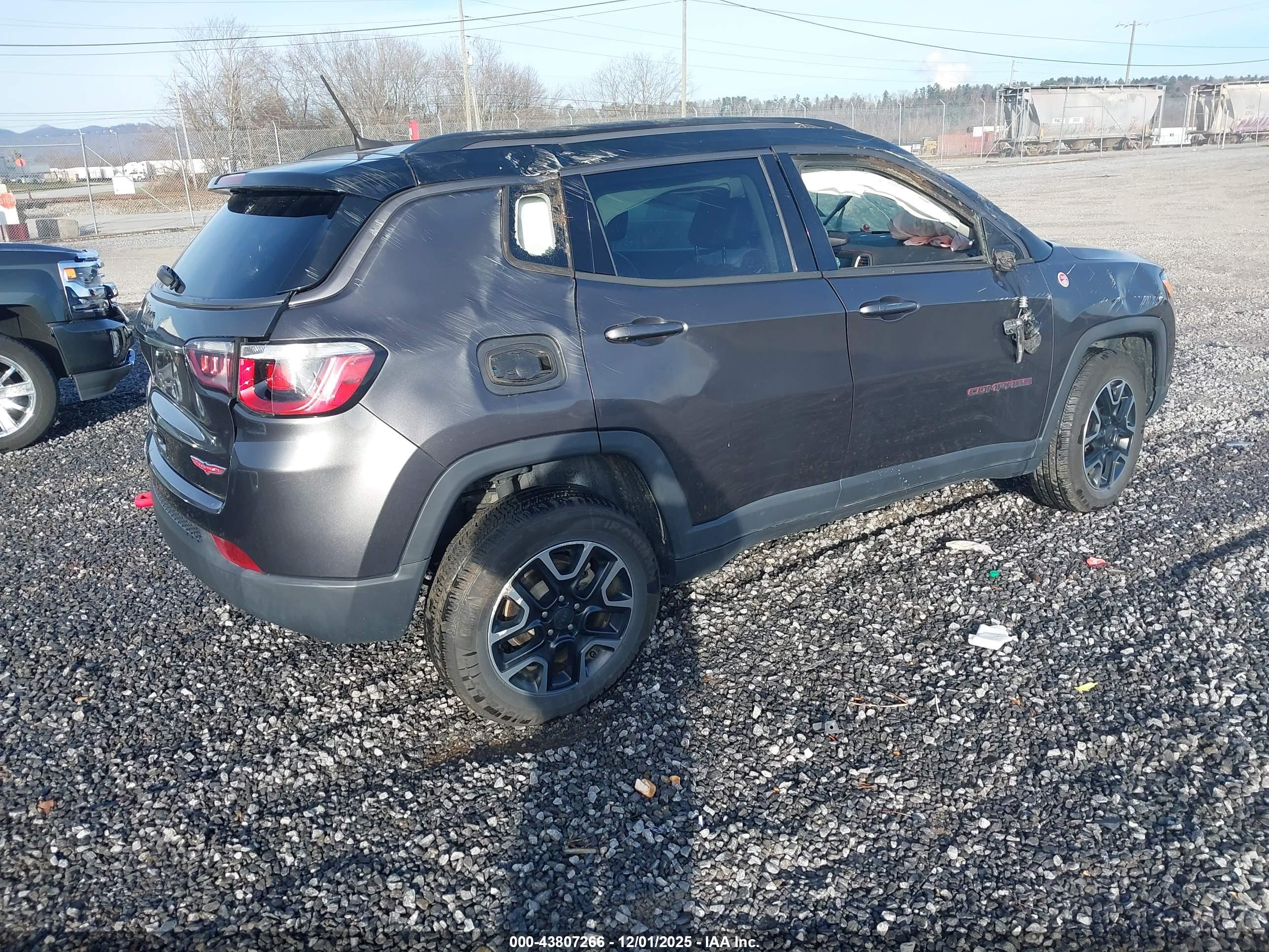 JEEP COMPASS image 4