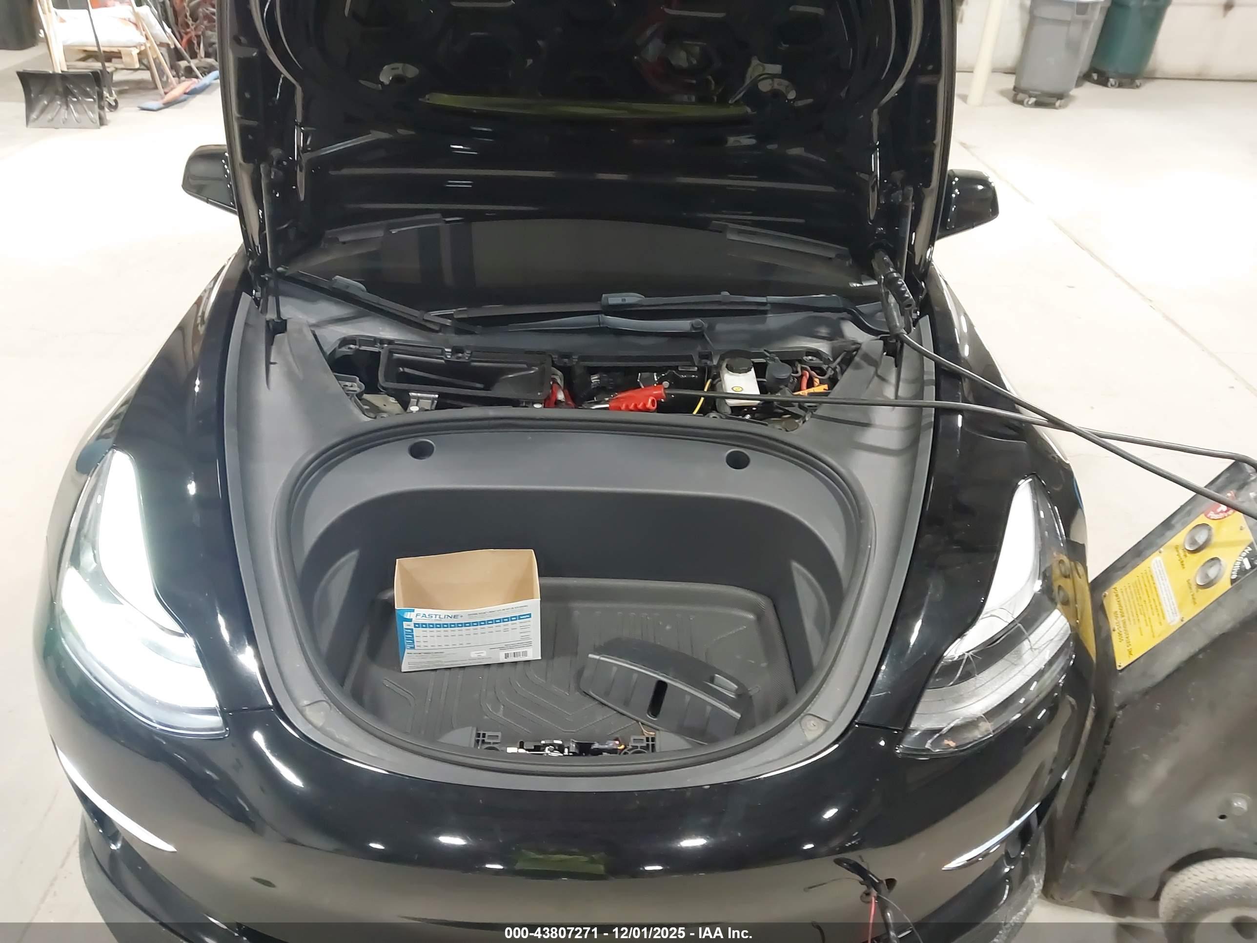 TESLA MODEL image 10