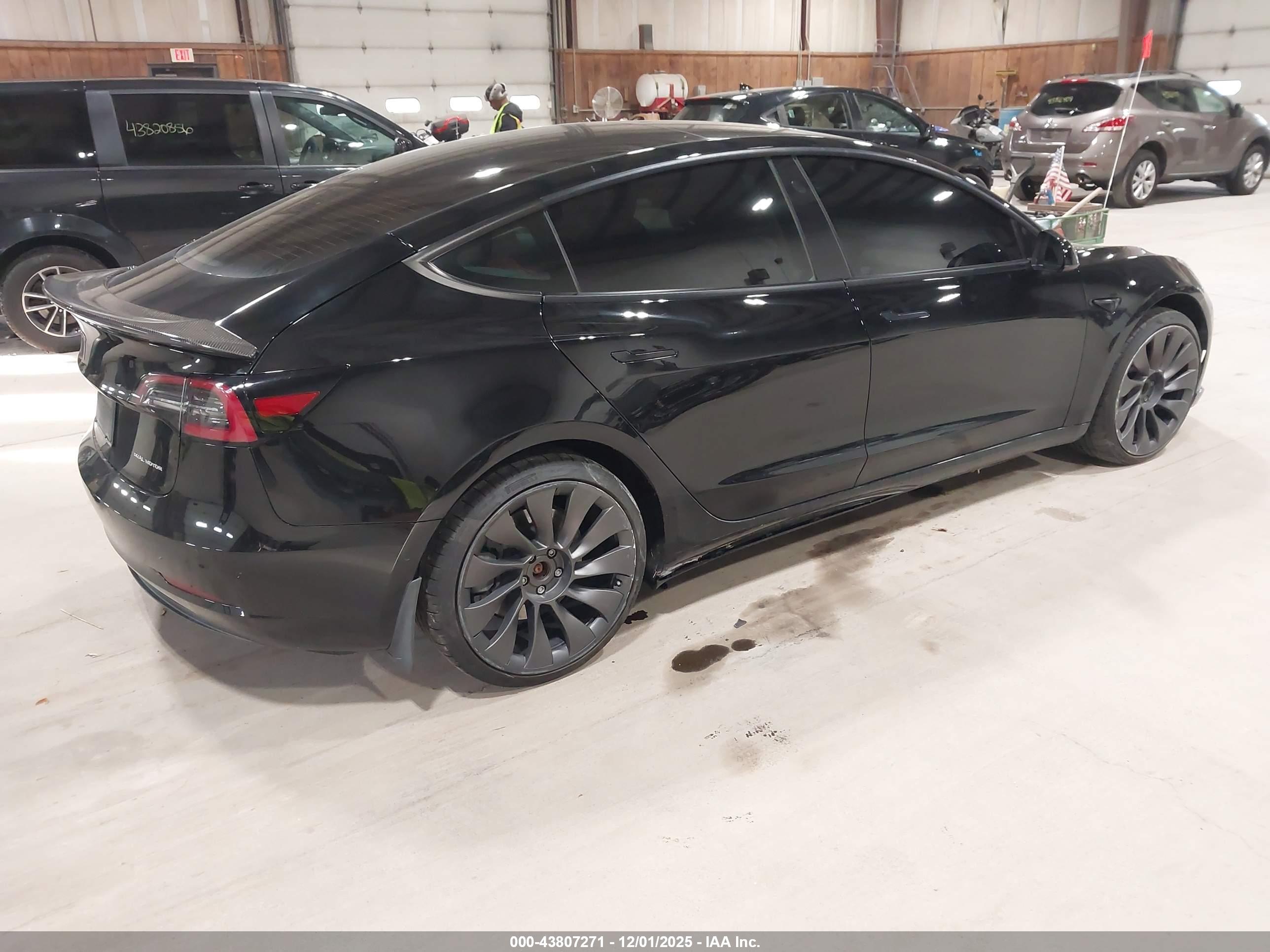 TESLA MODEL image 4