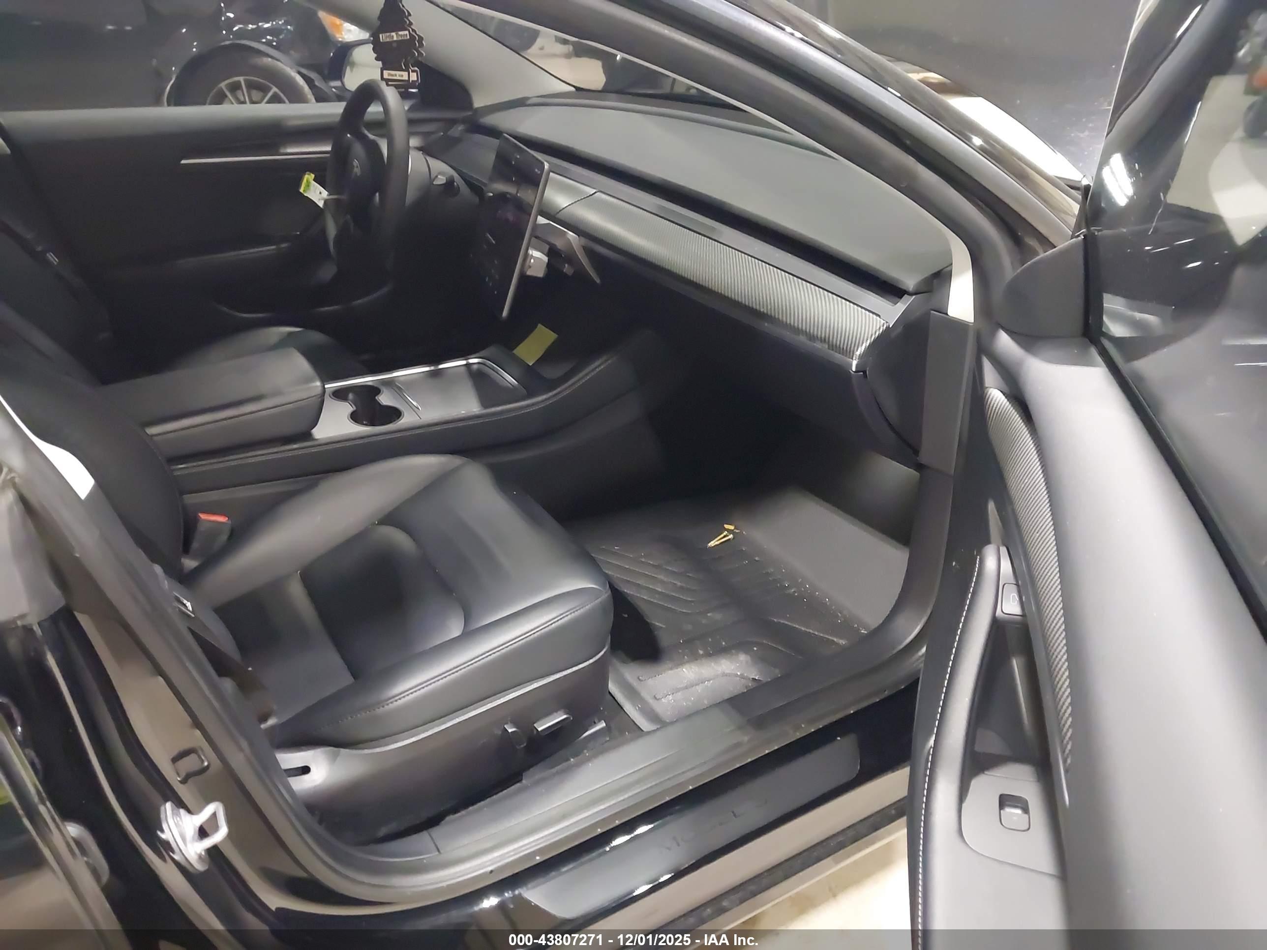 TESLA MODEL image 5
