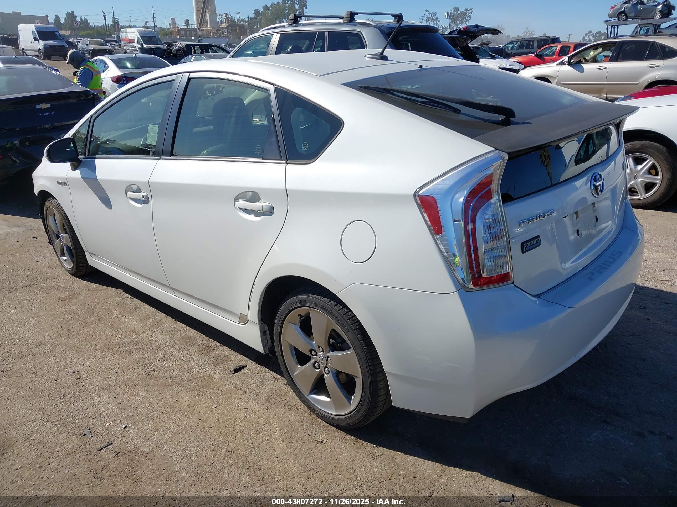 TOYOTA PRIUS image 3
