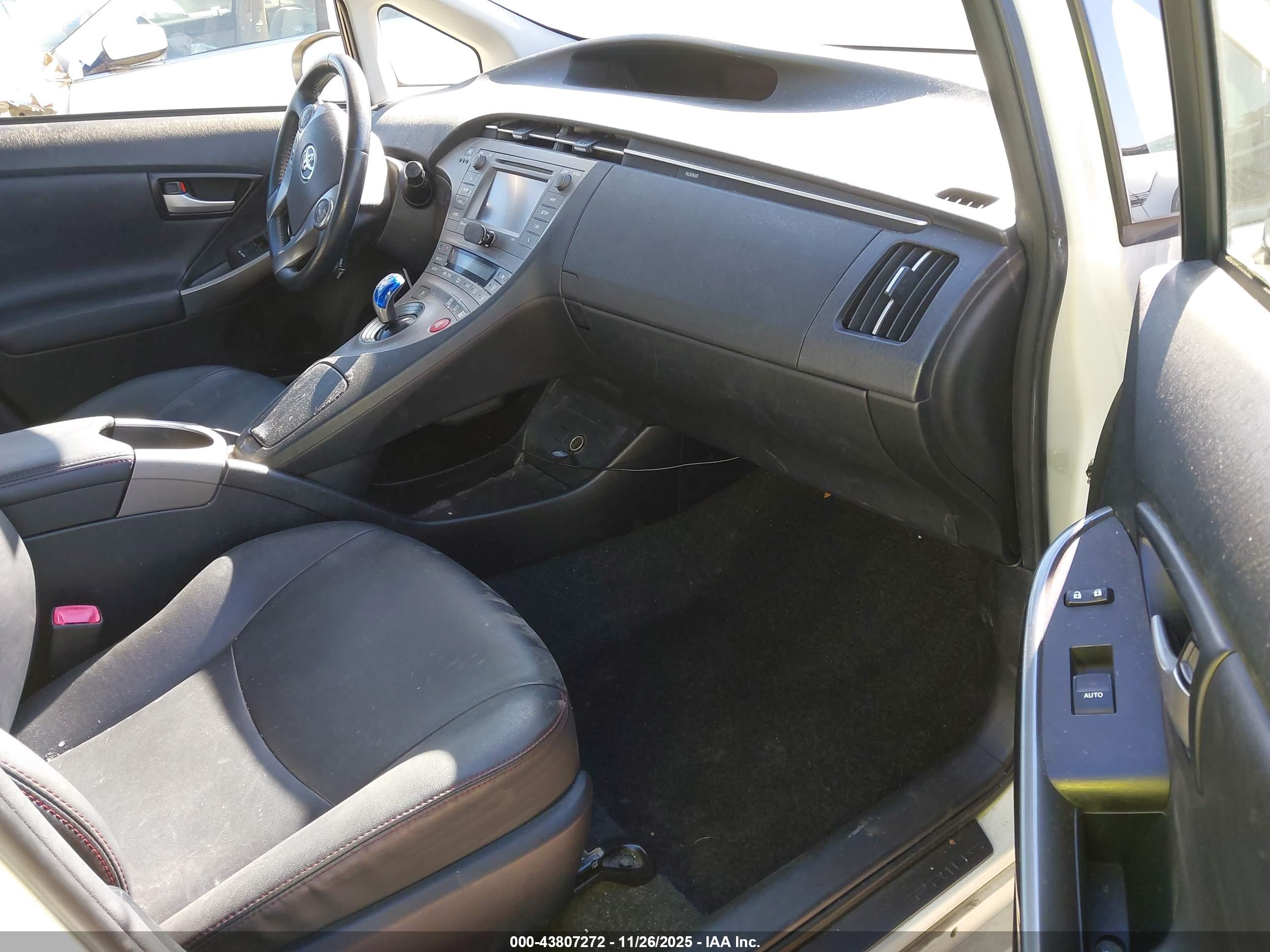 TOYOTA PRIUS image 5
