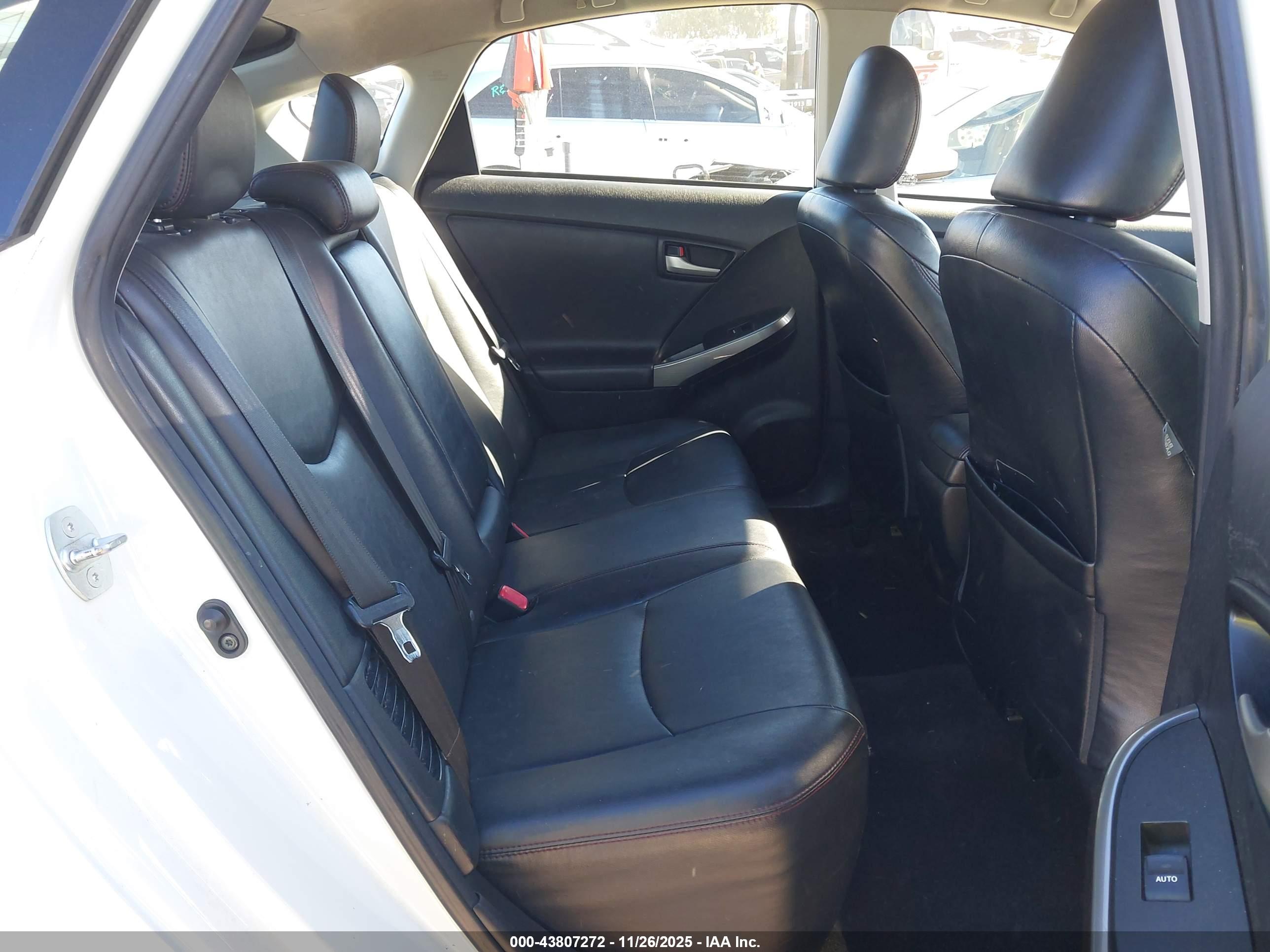 TOYOTA PRIUS image 8