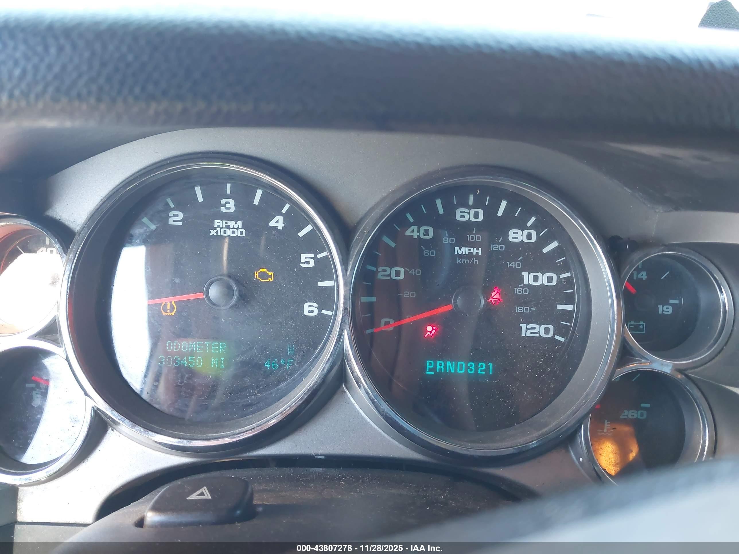CHEVROLET SILVERADO image 7