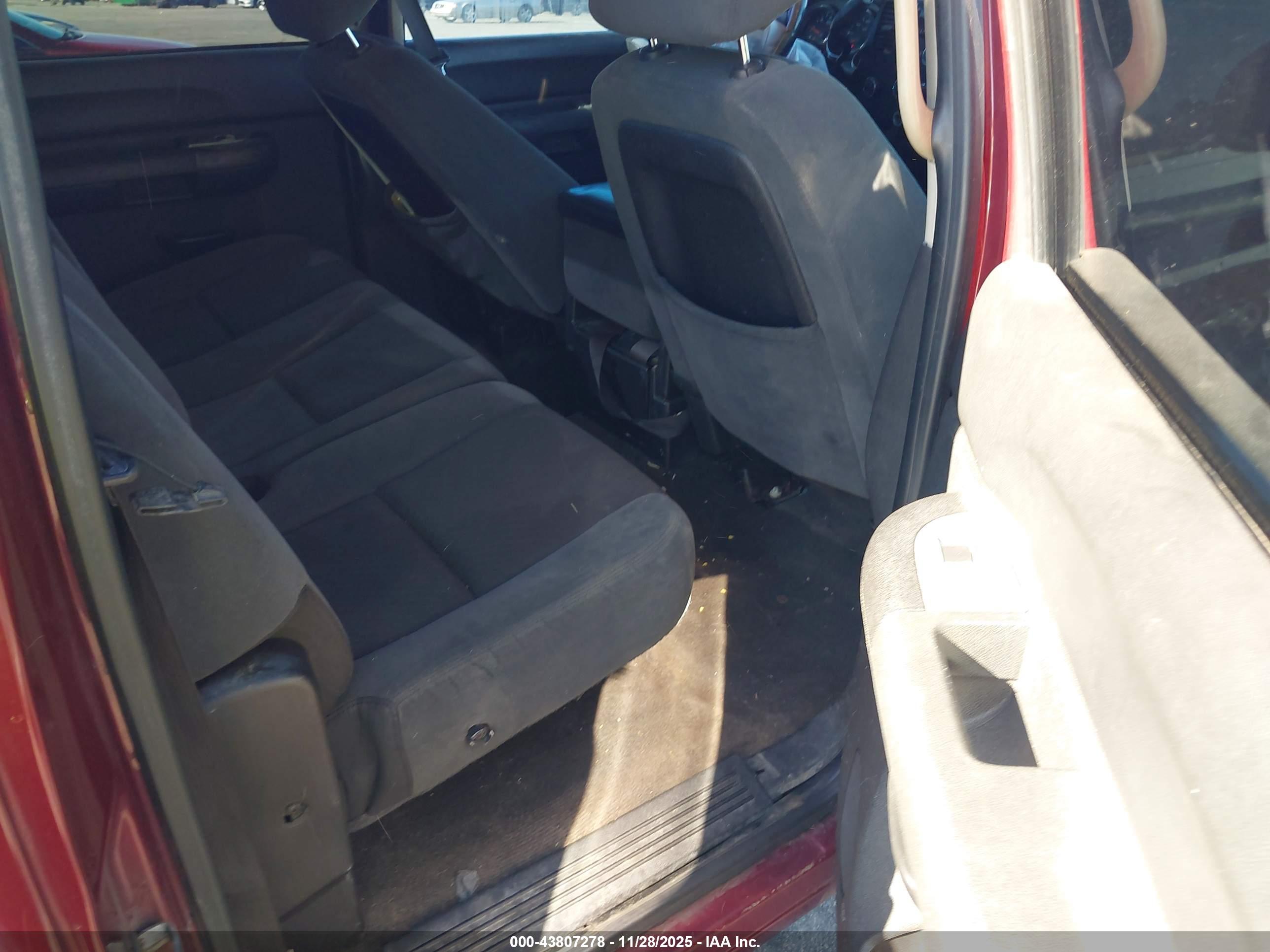 CHEVROLET SILVERADO image 8