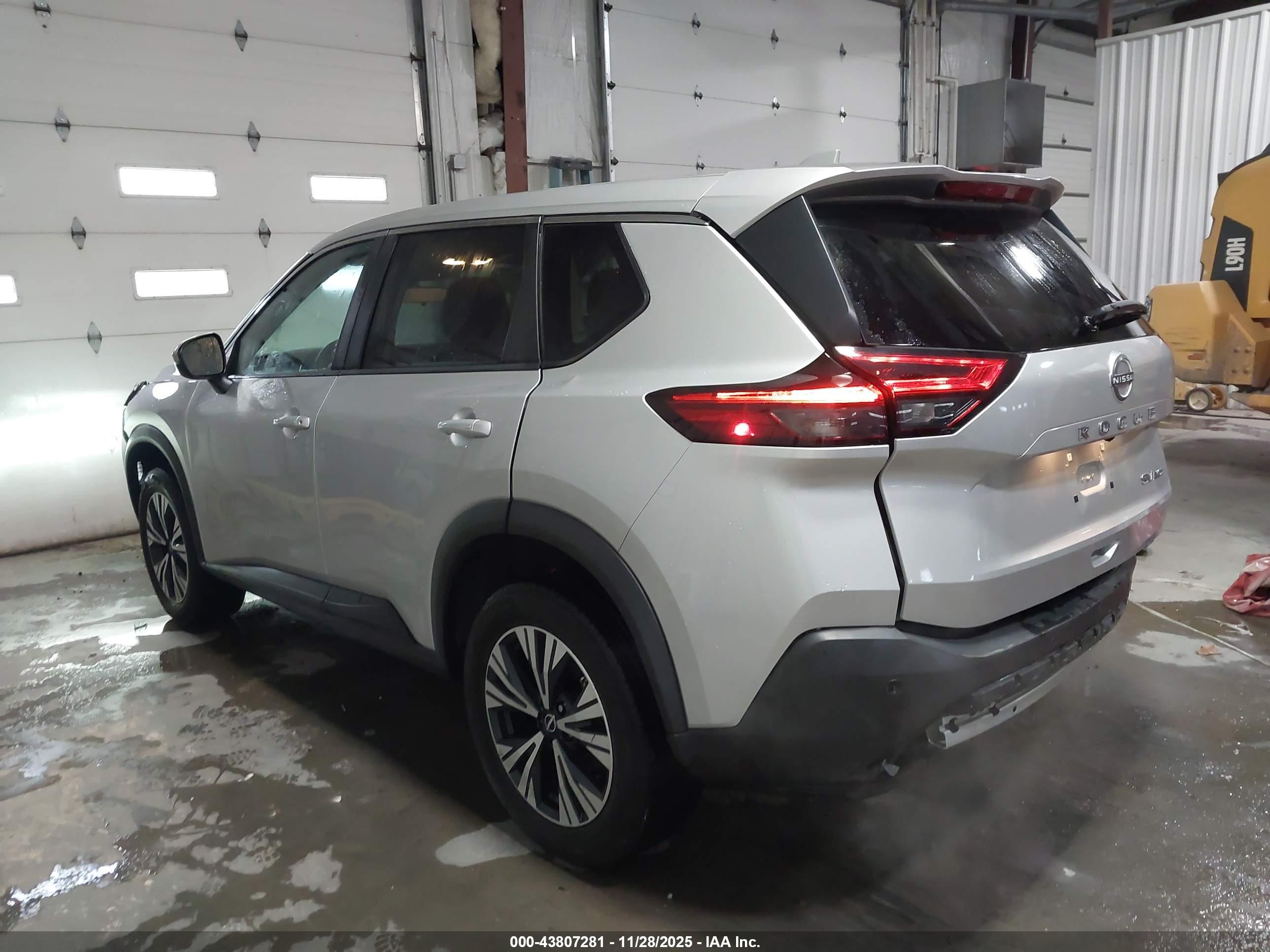 NISSAN ROGUE image 3