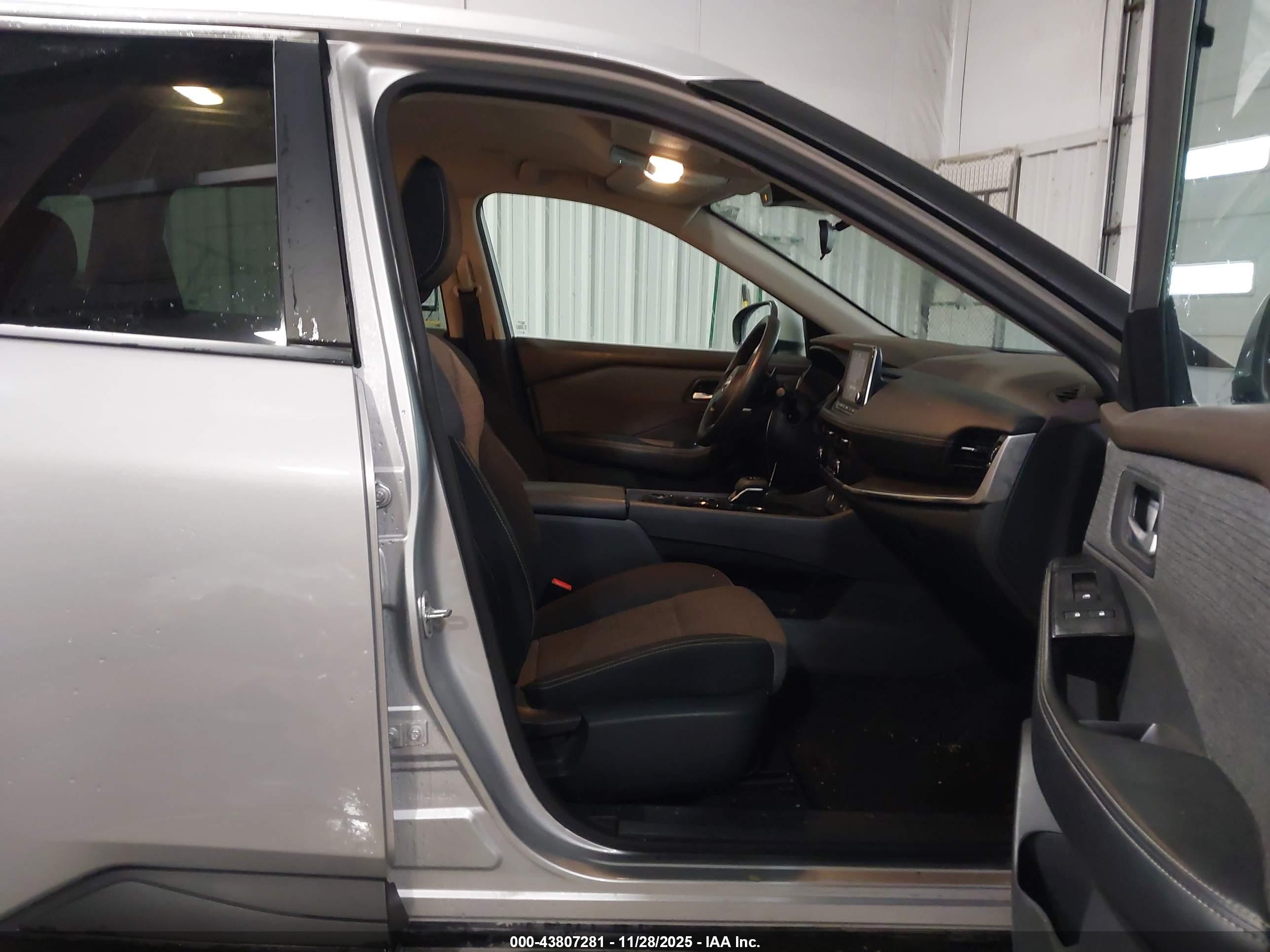 NISSAN ROGUE image 5