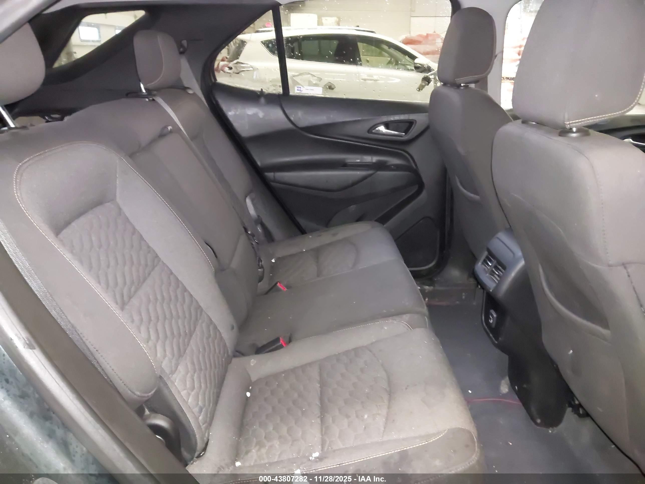 CHEVROLET EQUINOX image 8