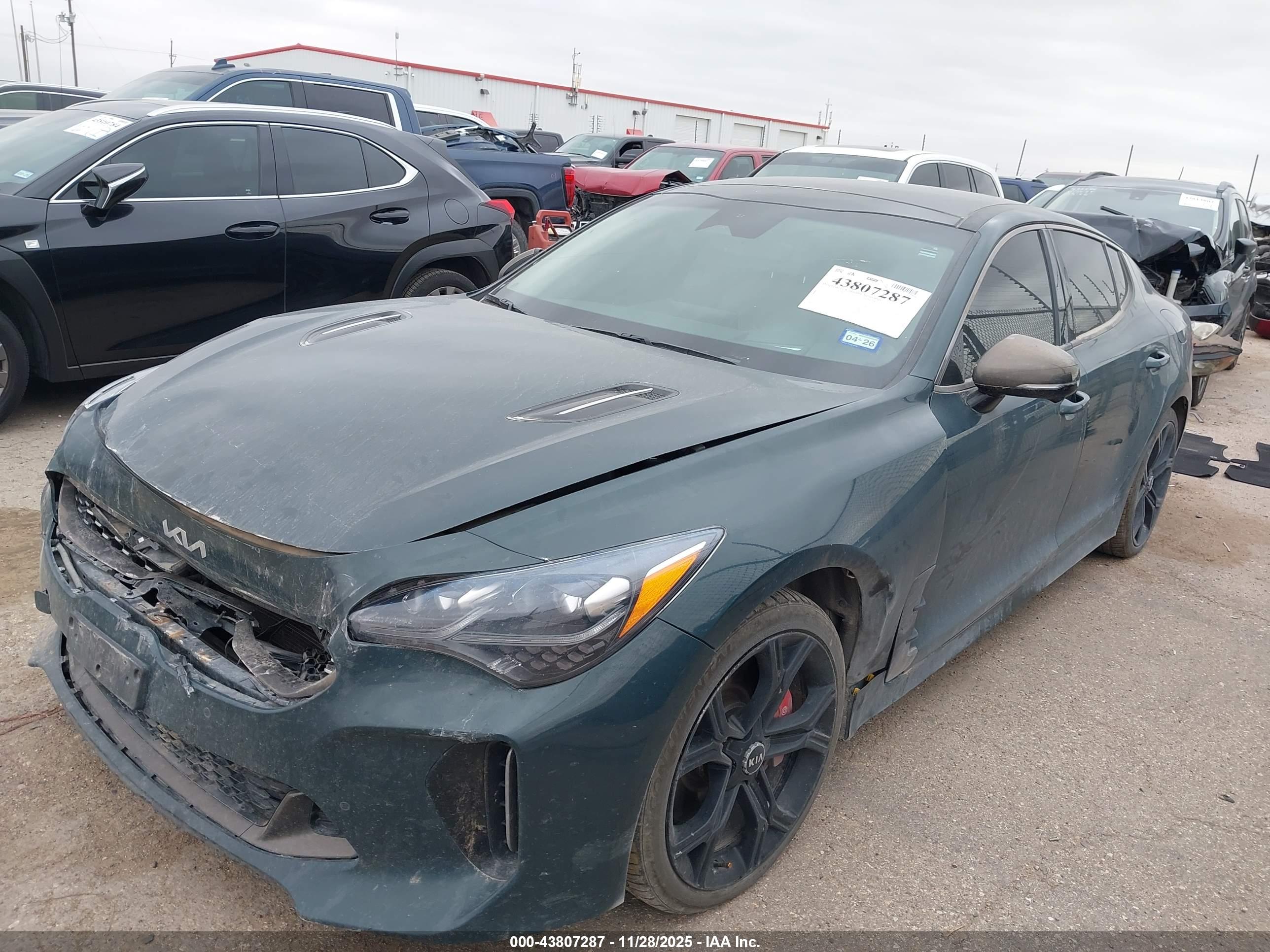 KIA STINGER image 2