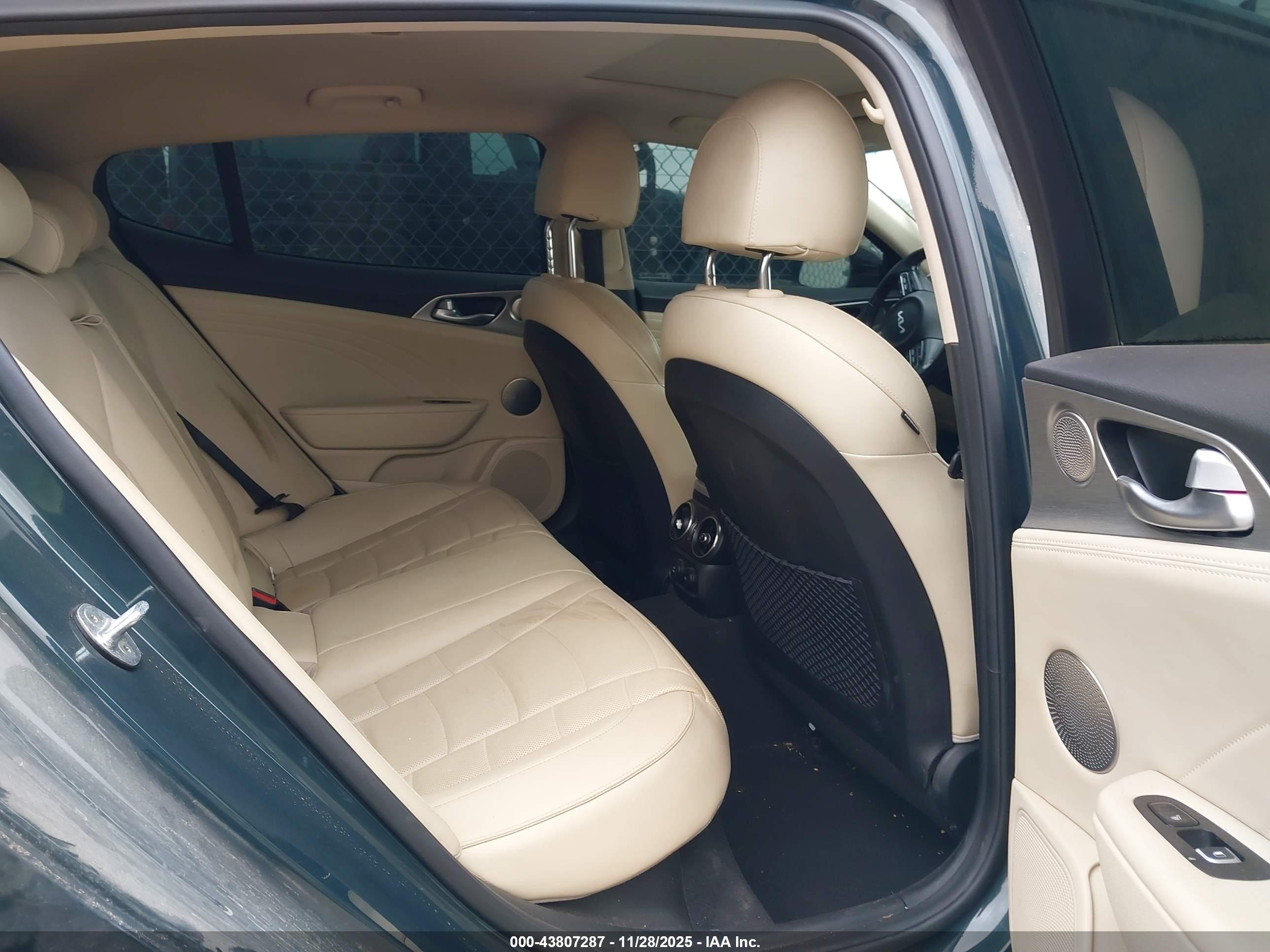 KIA STINGER image 8