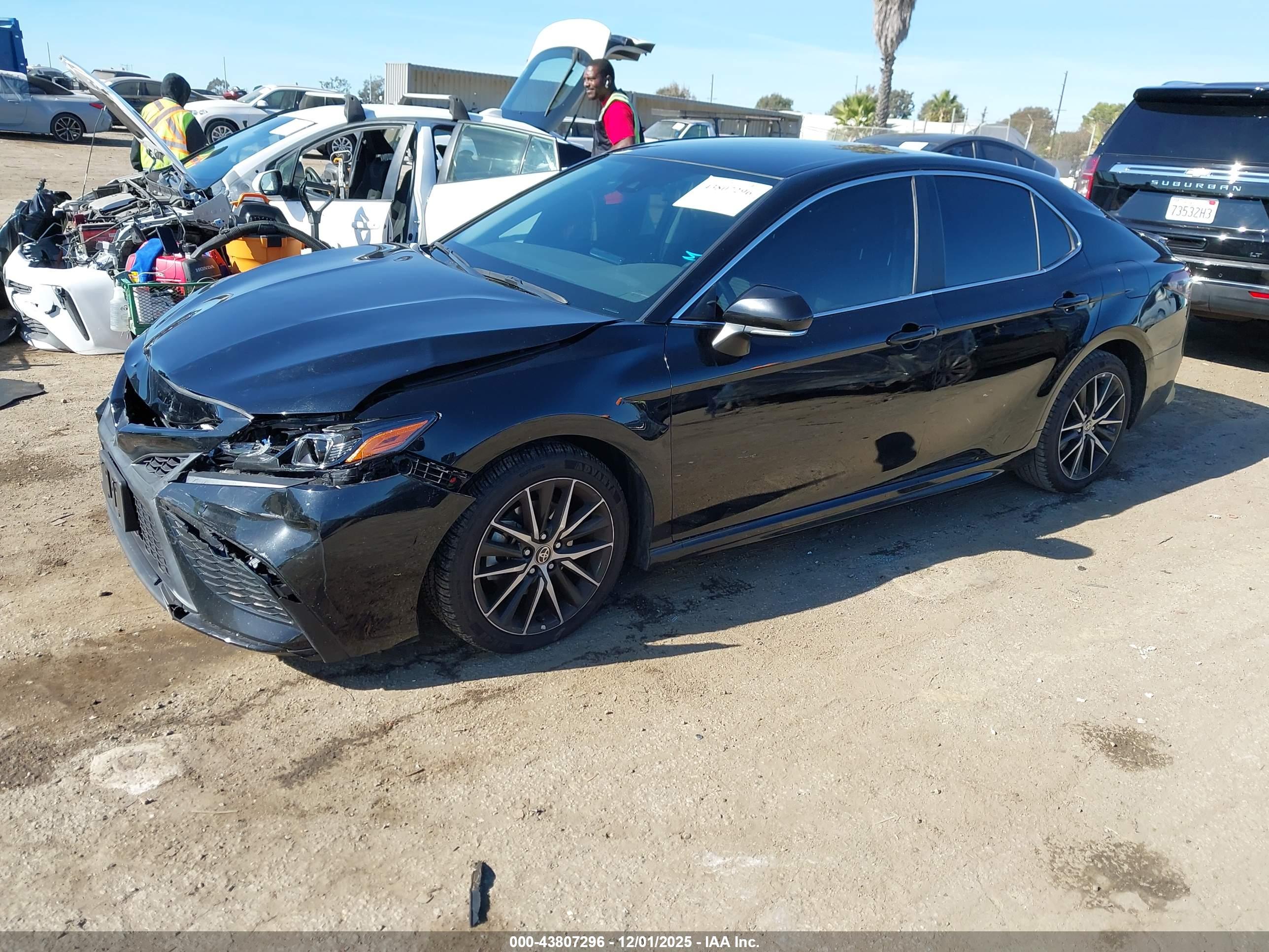 TOYOTA CAMRY image 2