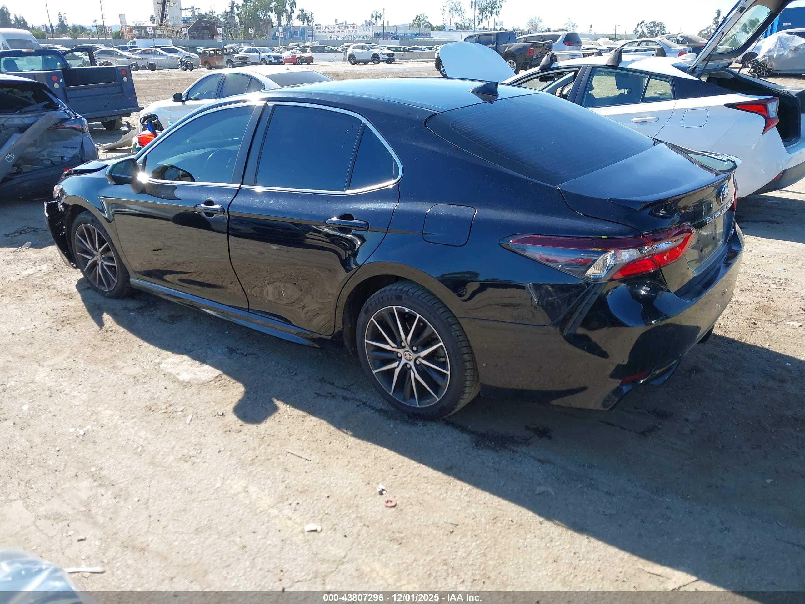 TOYOTA CAMRY image 3