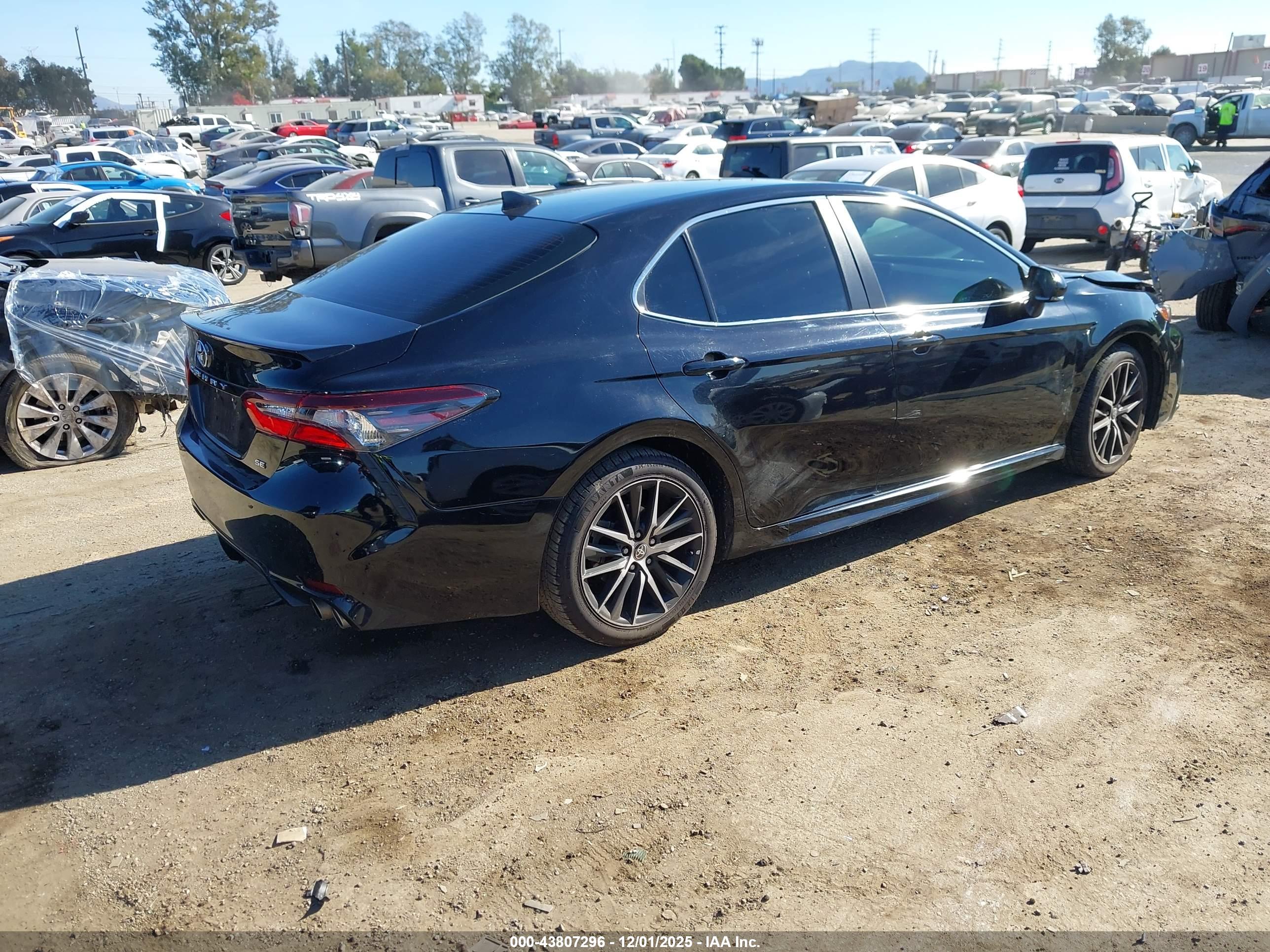 TOYOTA CAMRY image 4
