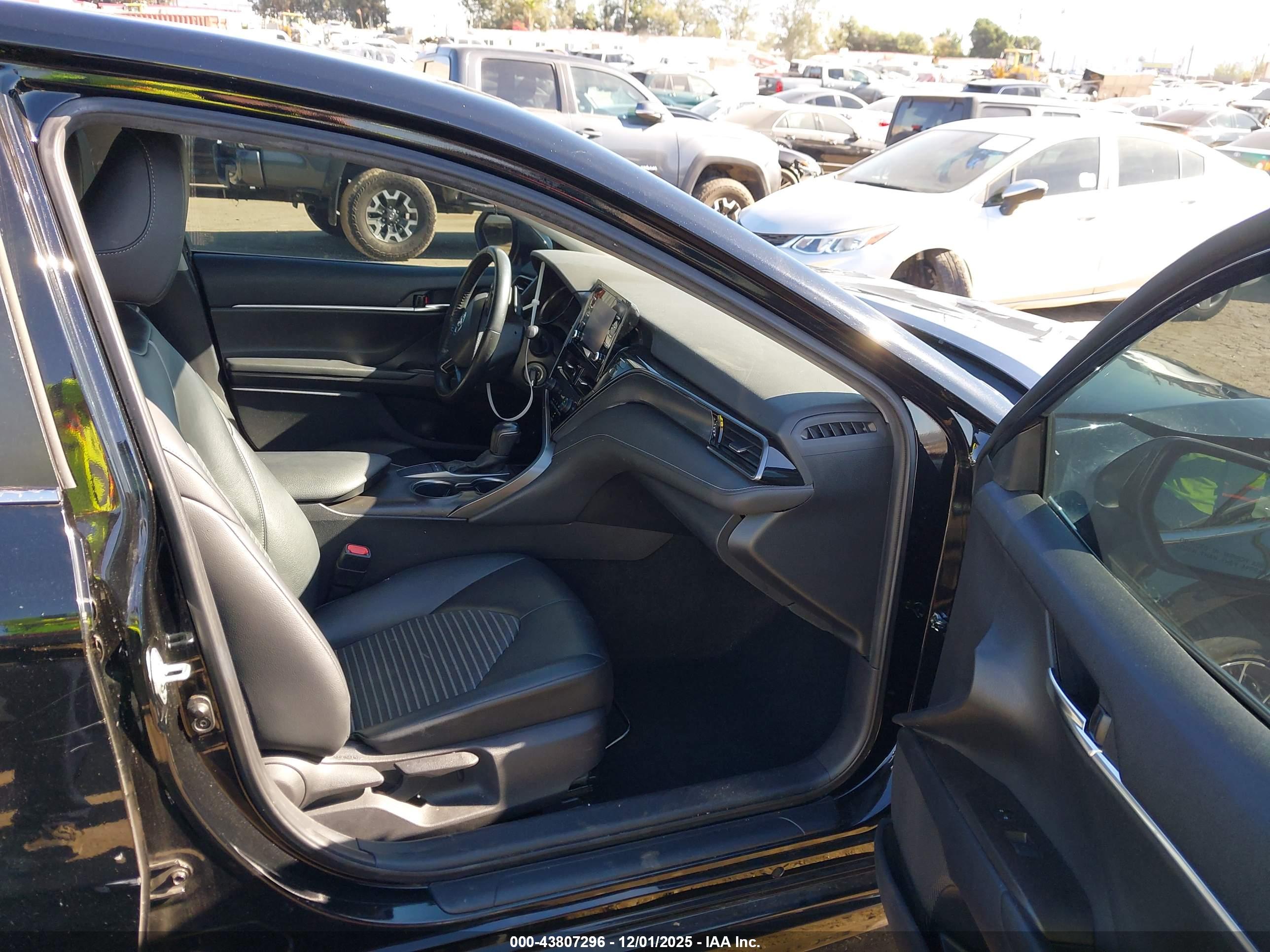 TOYOTA CAMRY image 5