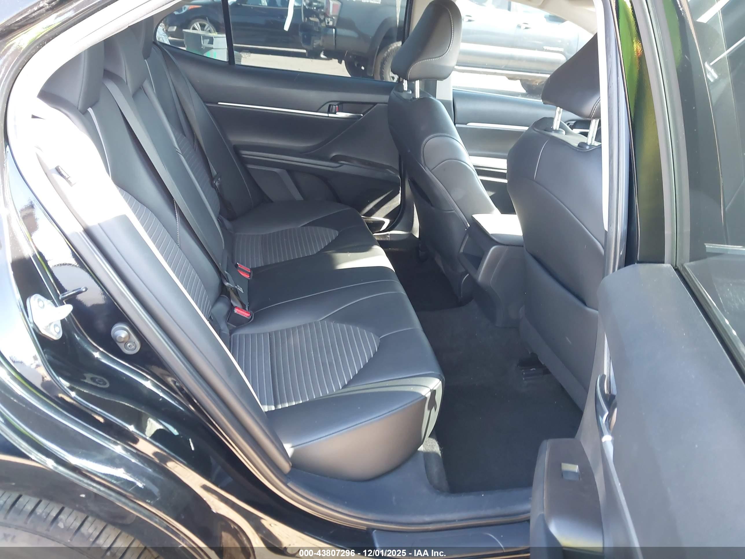 TOYOTA CAMRY image 8