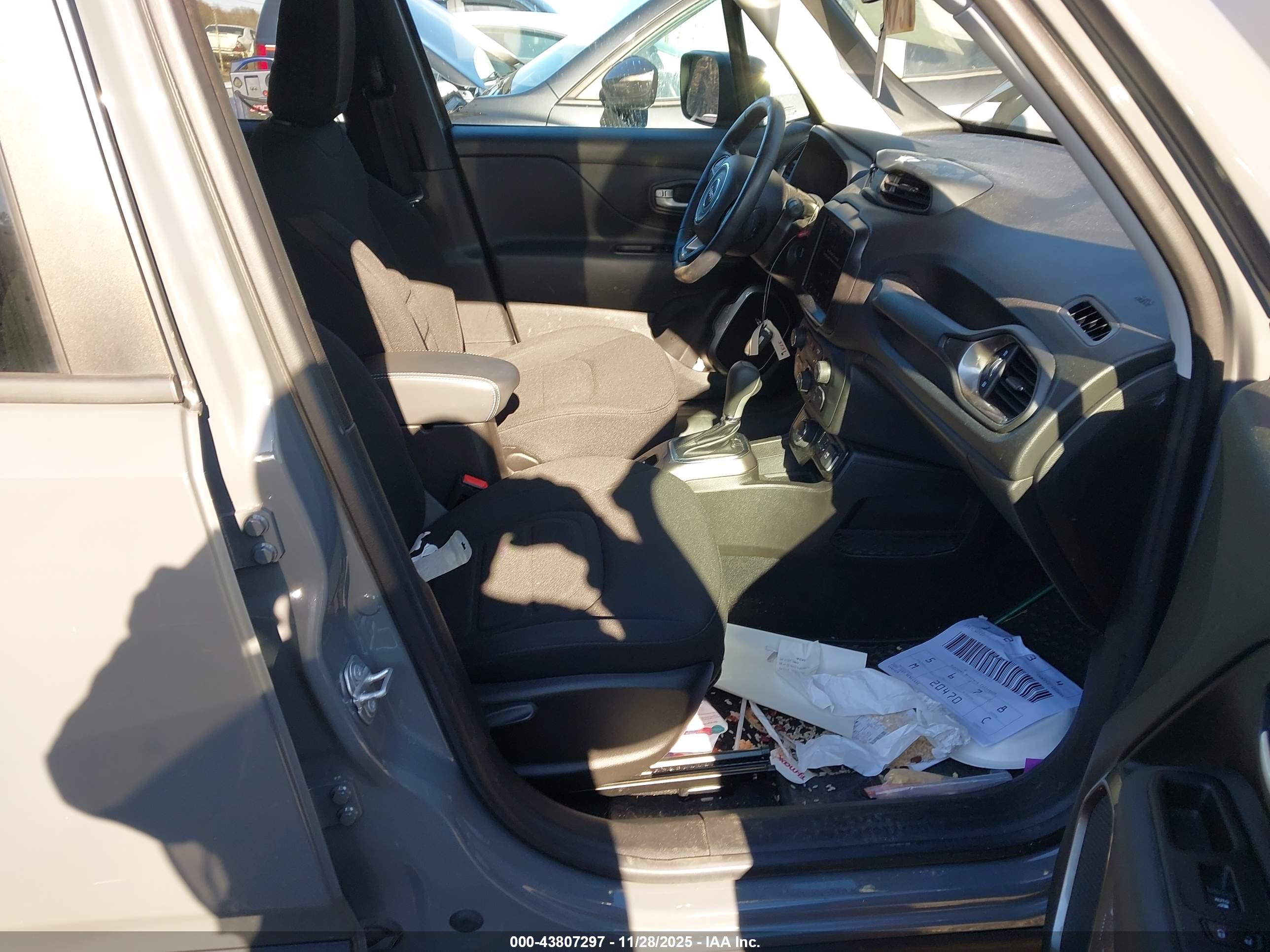 JEEP RENEGADE image 5