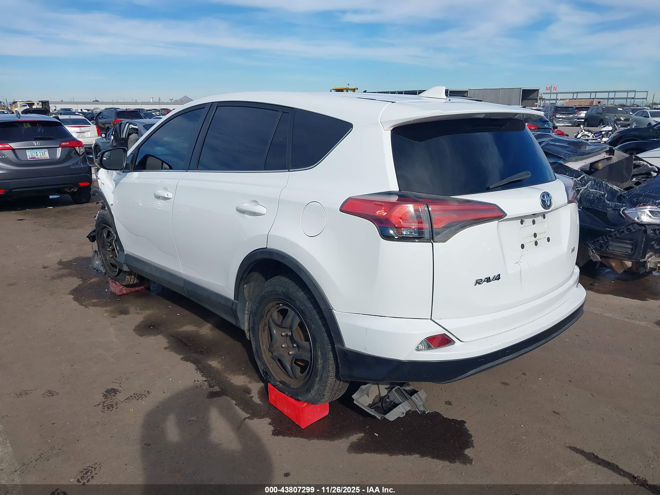 TOYOTA RAV4 image 3