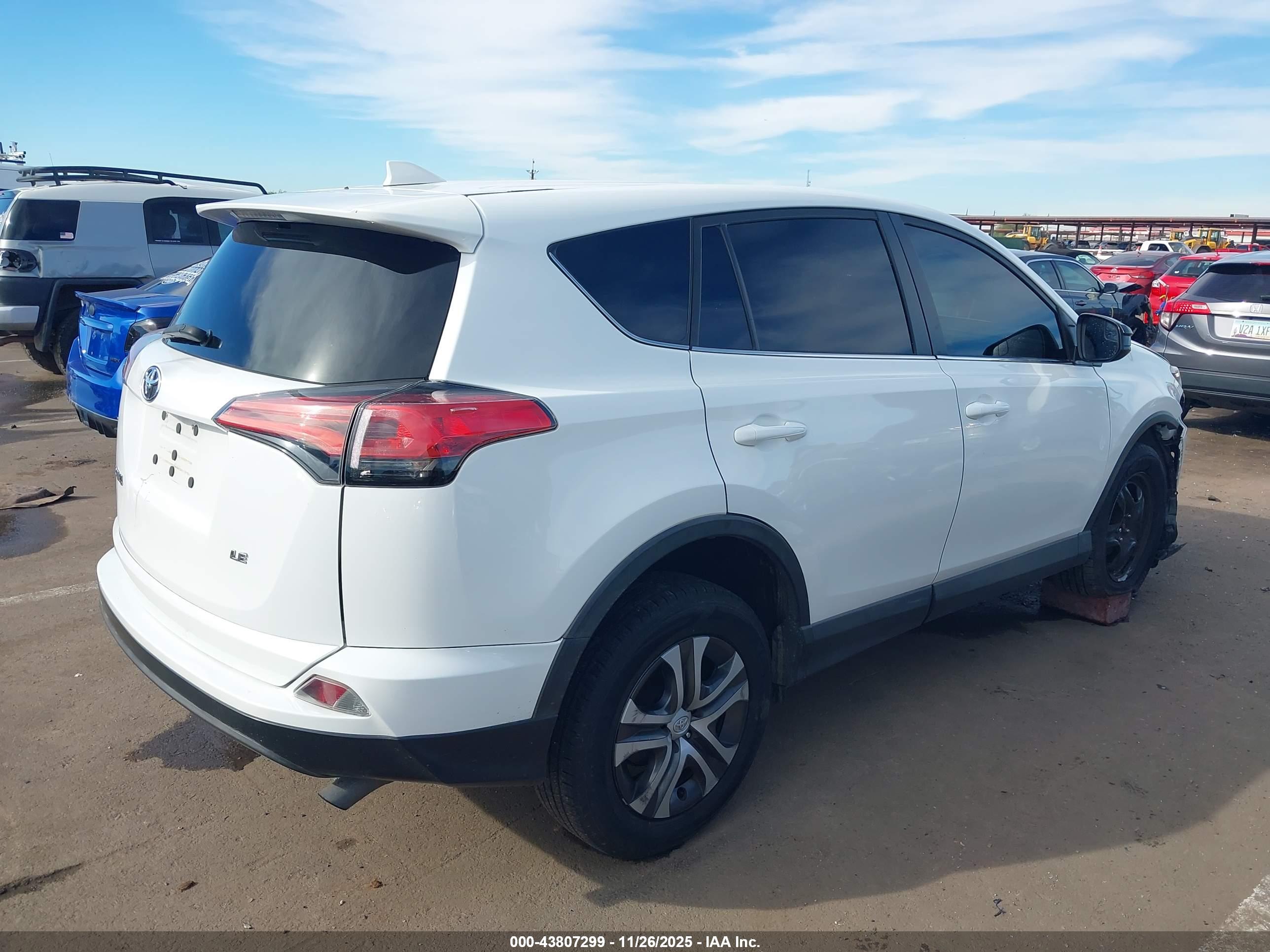 TOYOTA RAV4 image 4