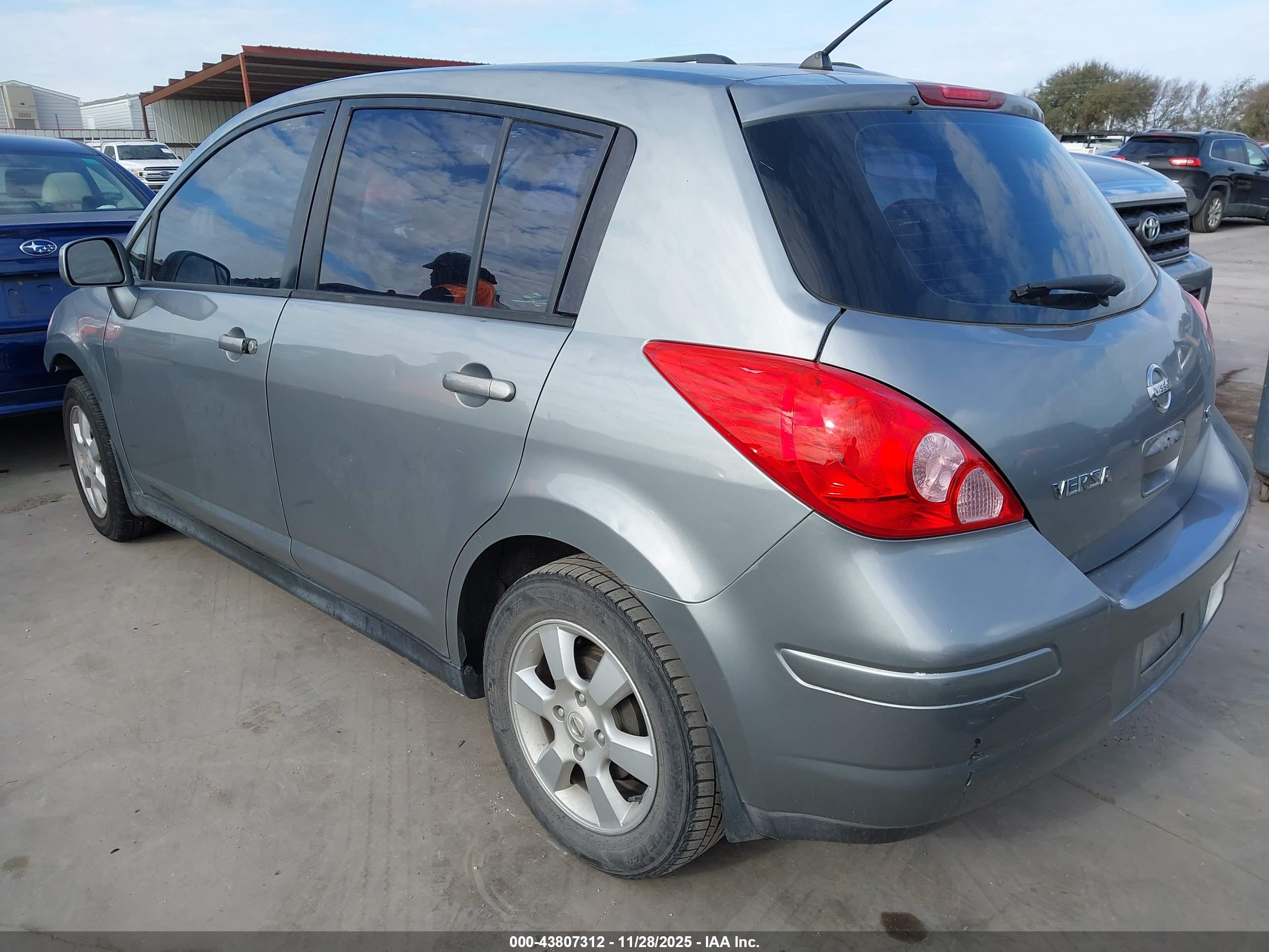 NISSAN VERSA image 3