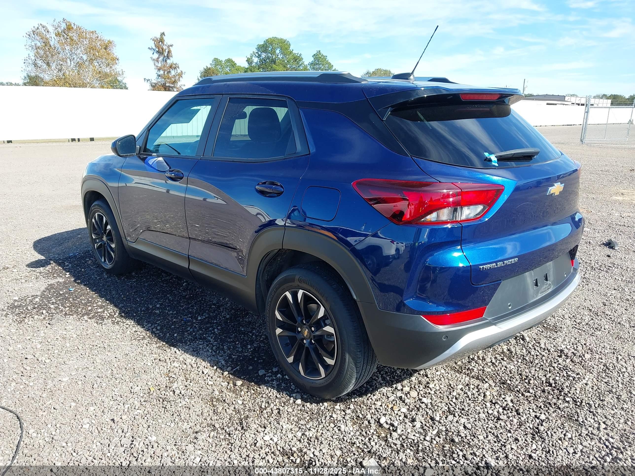 CHEVROLET TRAILBLAZER image 3